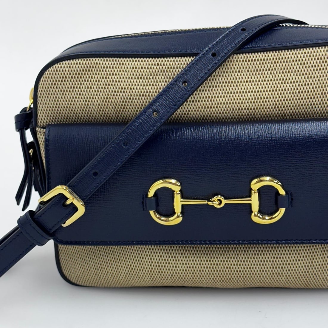 GUCCI 1955 Horsebit Shoulder Camera Bag in Beige Canvas and Blue Leather - 4