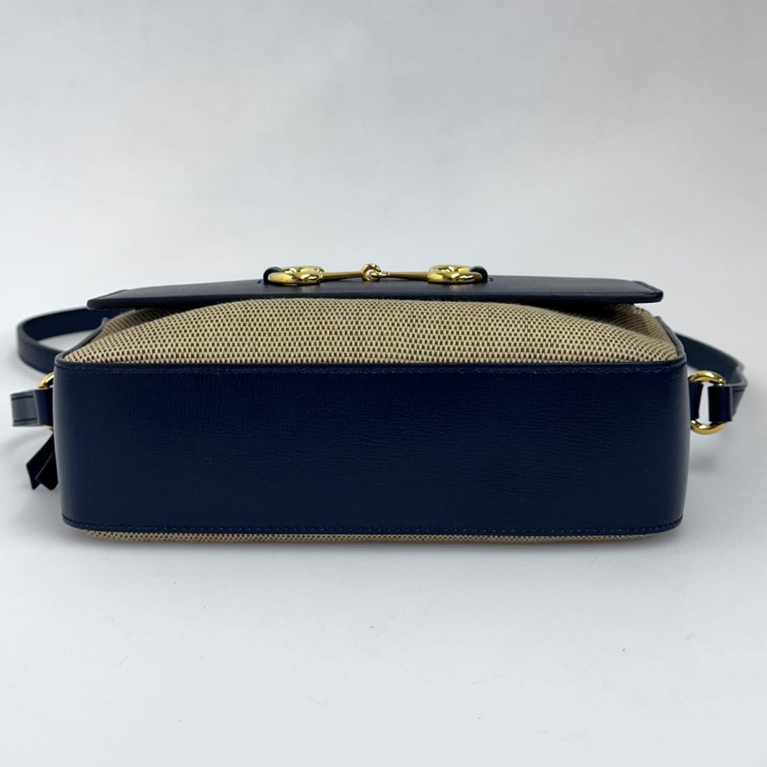 GUCCI 1955 Horsebit Shoulder Camera Bag in Beige Canvas and Blue Leather - 7