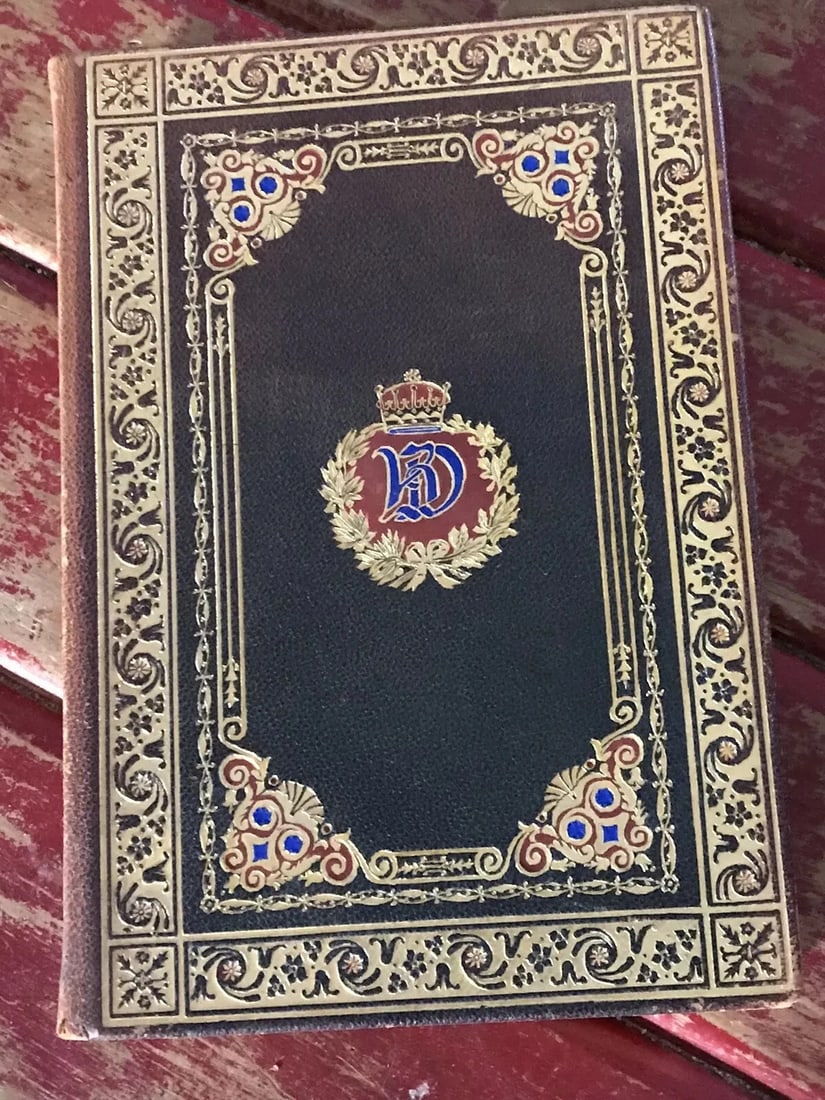 Coningsby By Benjamin Disraeli Saint Dunstan Leather Binding 1904 Antique Book: Sybil Or The Two Nations By Benjamin Disraeli Earl Of Beaconsfield M.WalterDunne. Gorgeous Saint Dunstan Beautiful, Colorful Leather Binding. Uncut page edges, gilt upper edges. Corners worn a bit, so