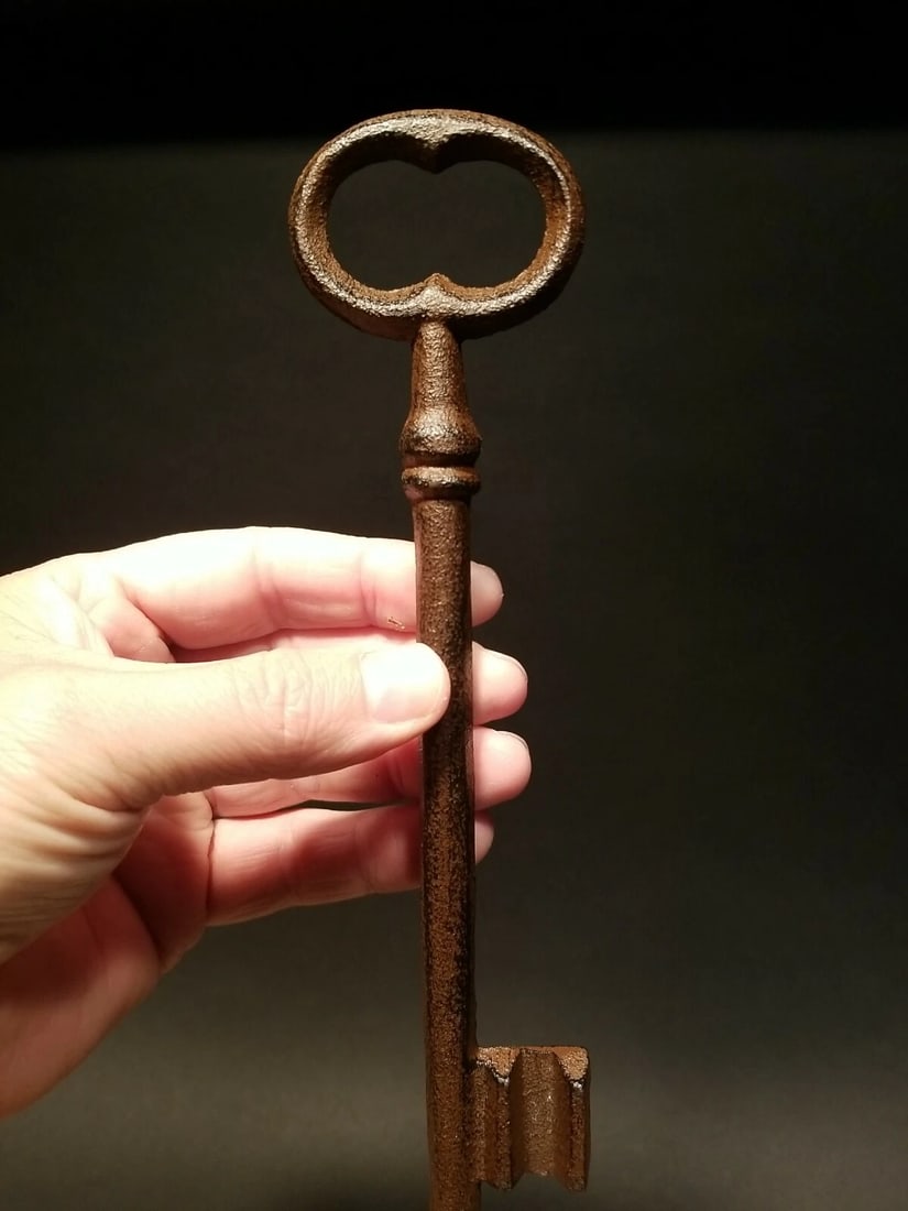 8 1/2" Cast Iron Large Skeleton Church Key: 8 1/2" Great large reproduction cast iron key! The key is a brown black rust color. Nice heavy solid quality. Reserve: $15.00 Shipping:Domestic: Flat-rate of $3.00 to anywhere within