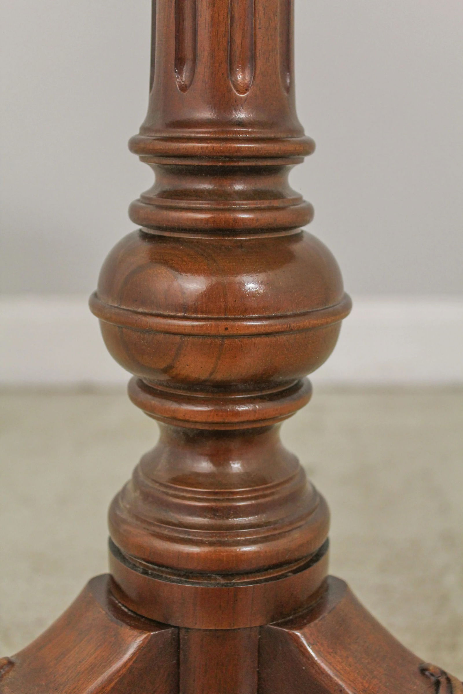 Century Sutton Collection Chippendale Mahogany Clawfoot Lamp Table - 8