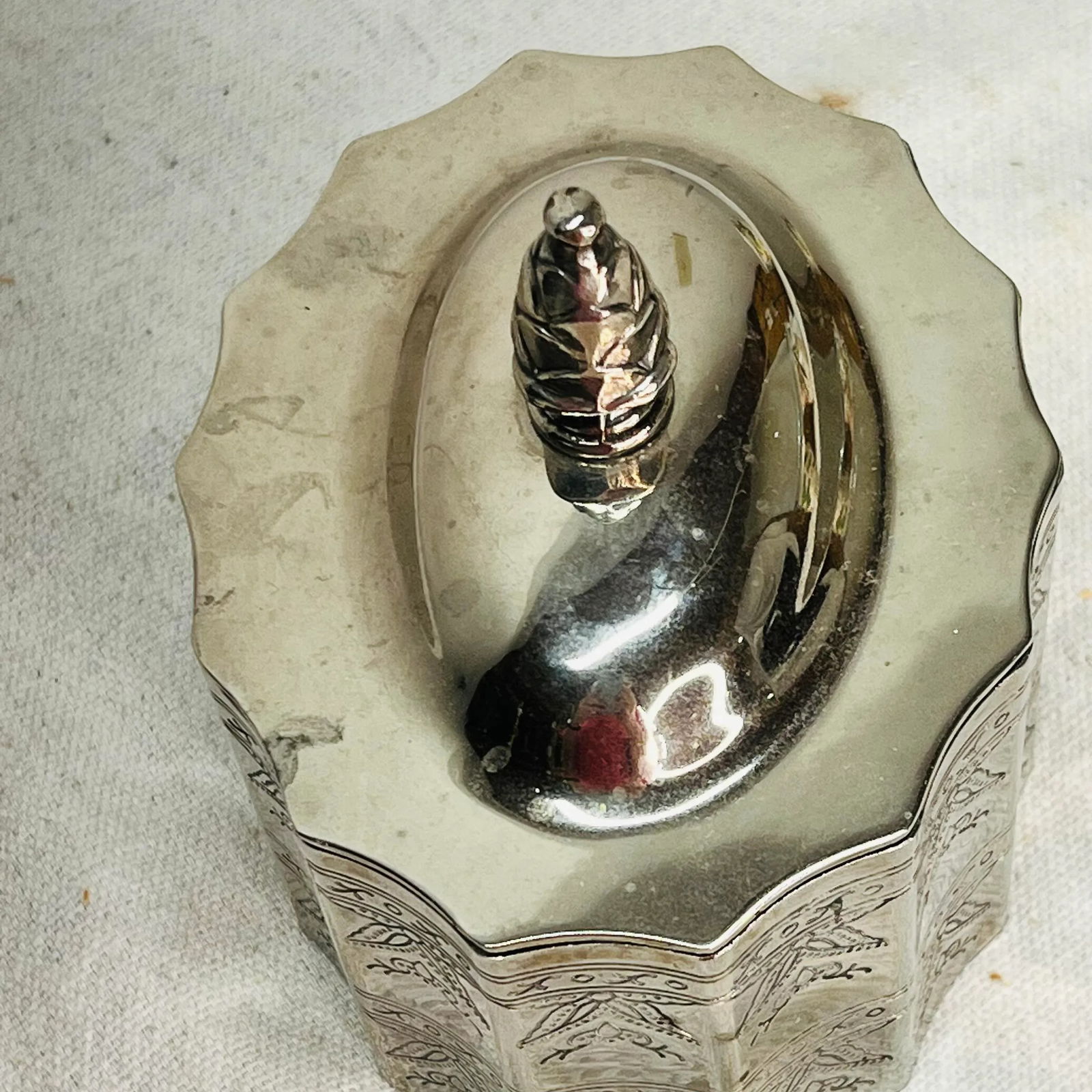 Godinger Silverplate Scalloped Shape Lidded Box - 4