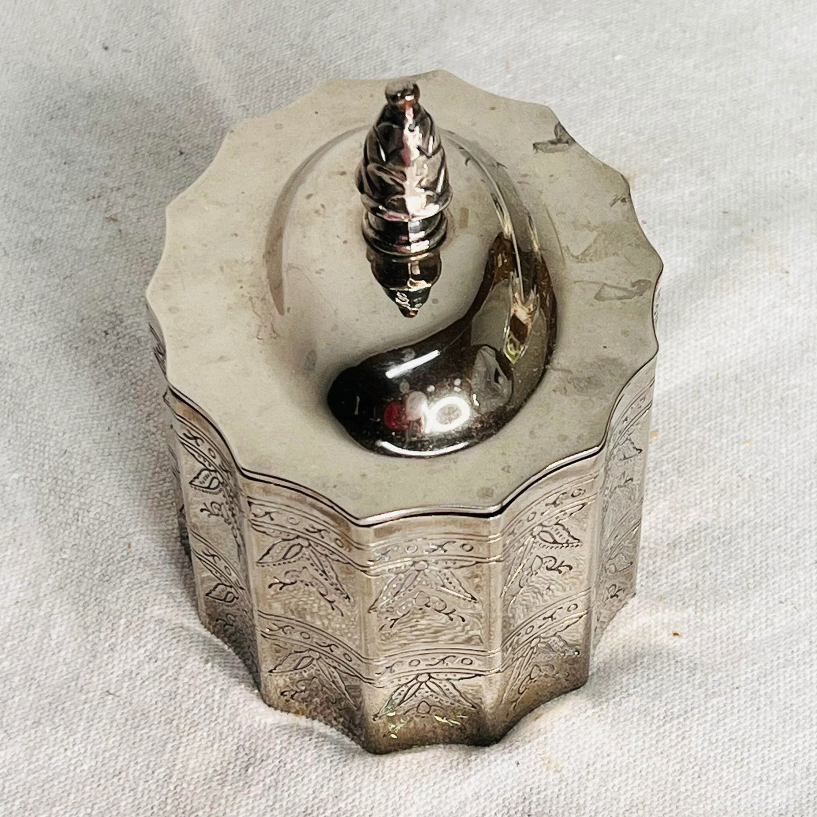 Godinger Silverplate Scalloped Shape Lidded Box - 6