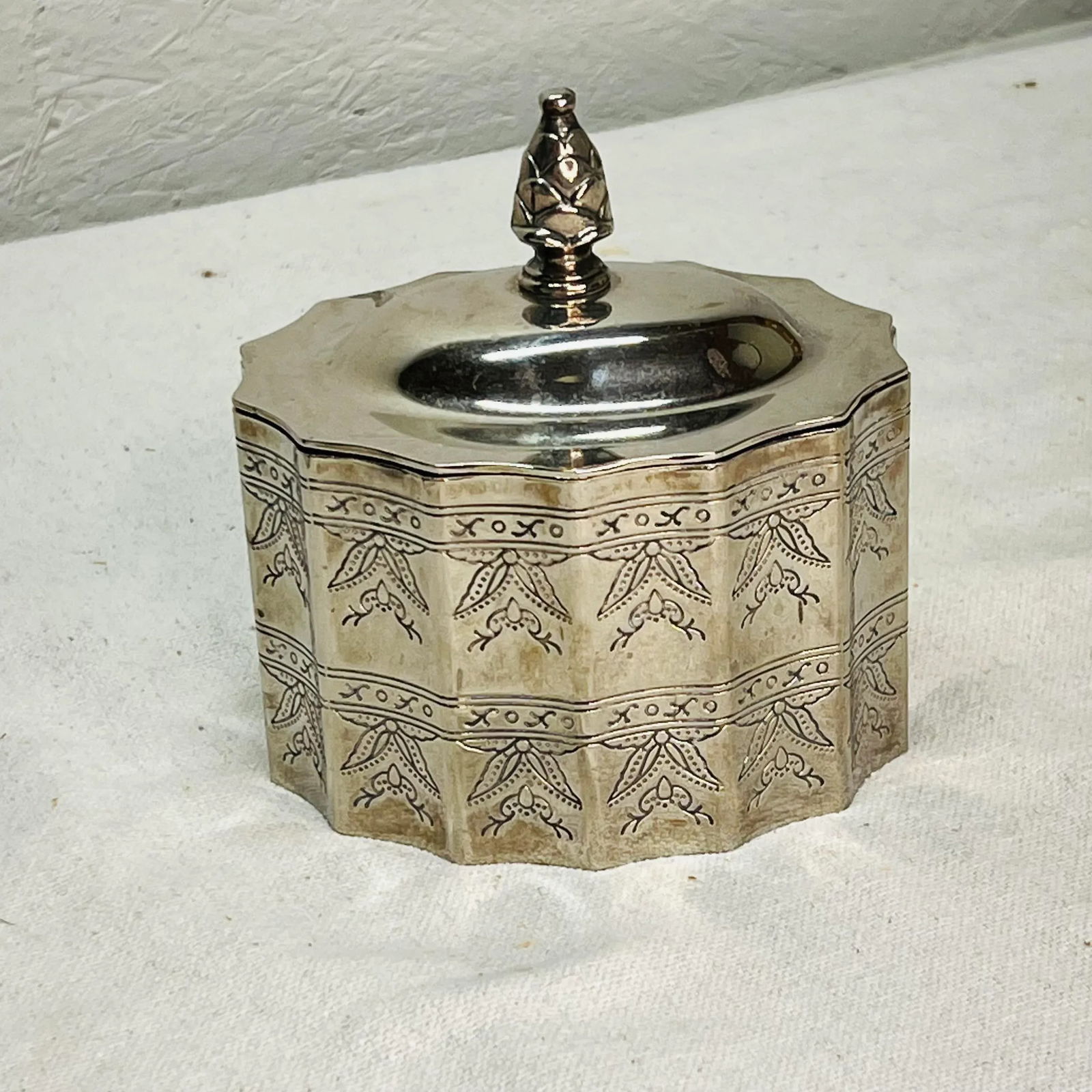 Godinger Silverplate Scalloped Shape Lidded Box - 7