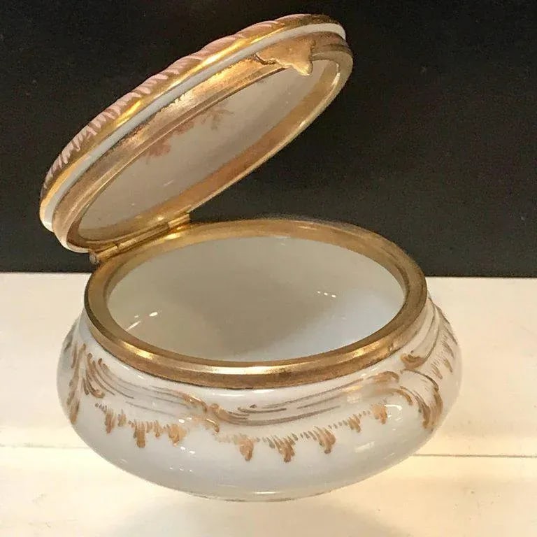 Late 19th Century Kpm Shell and Flower Motif Cabinet or Patch Box - 9