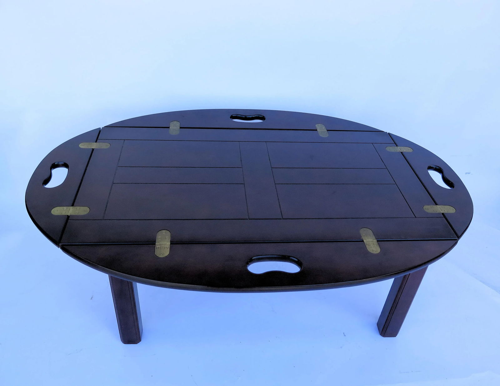 Butler Tray Coffee Table in the Manner of Baker Furniture - 6