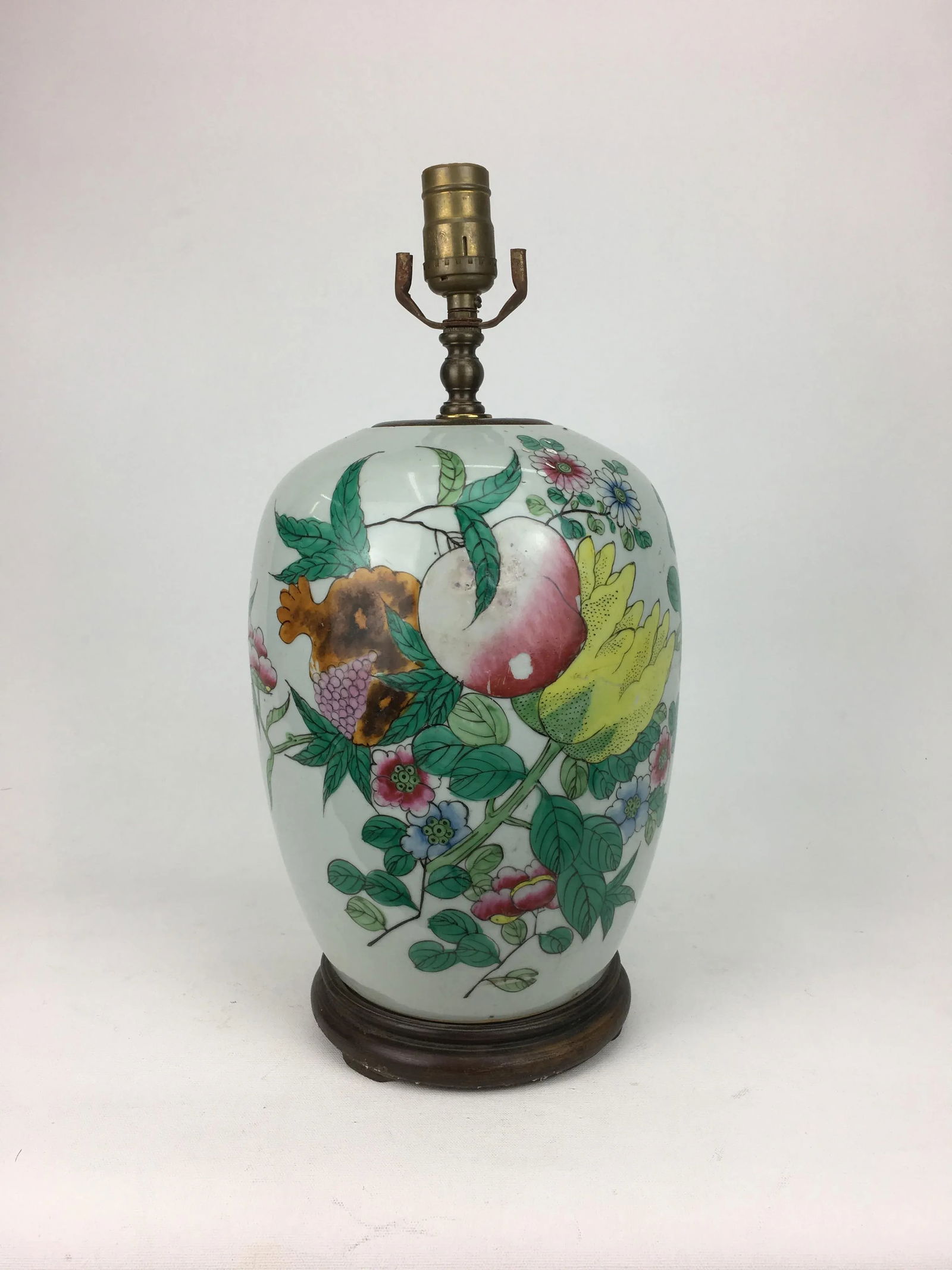 20th Century Peaches & Flowers Vintage Chinese Lamp - 3