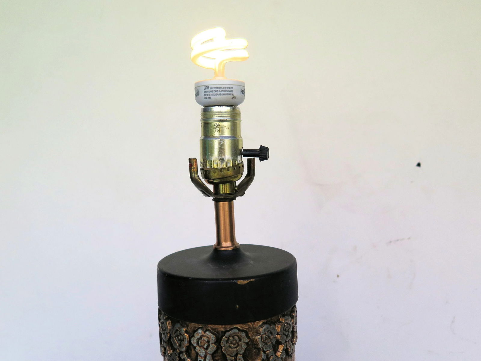 1960's Asian Motif Gold and Silver Table Lamp - 2