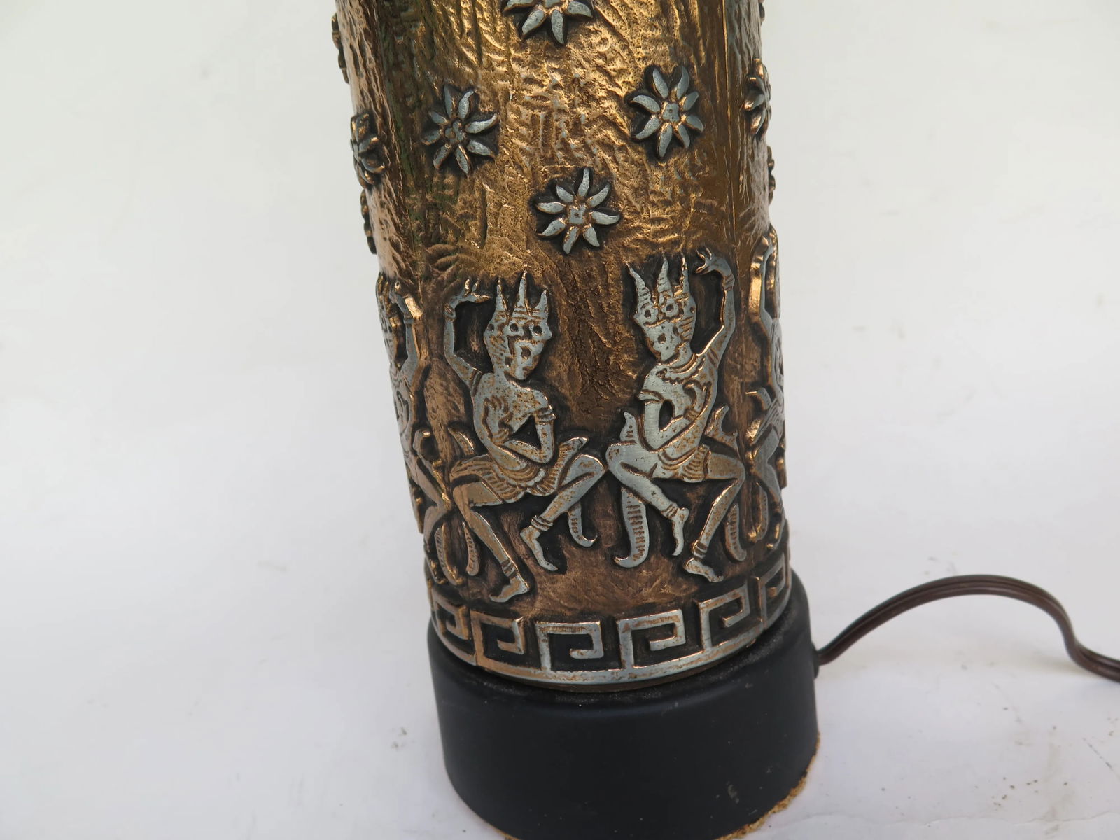 1960's Asian Motif Gold and Silver Table Lamp - 4