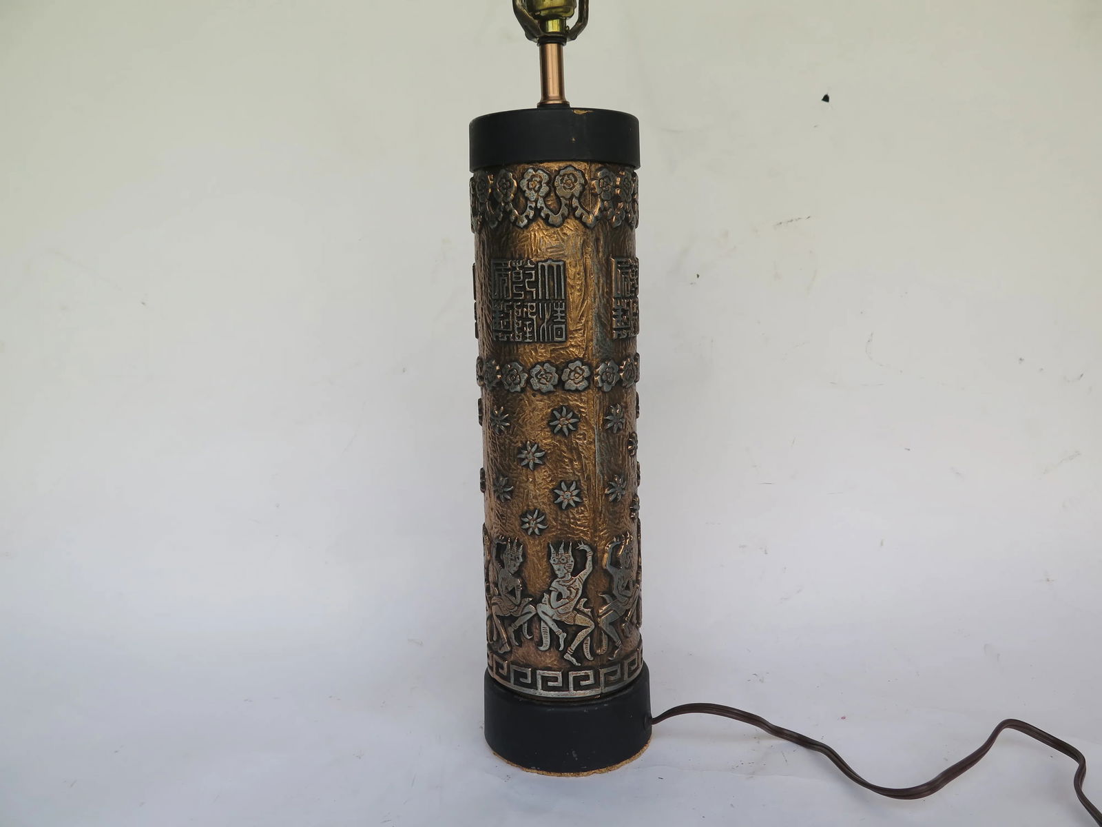 1960's Asian Motif Gold and Silver Table Lamp - 5