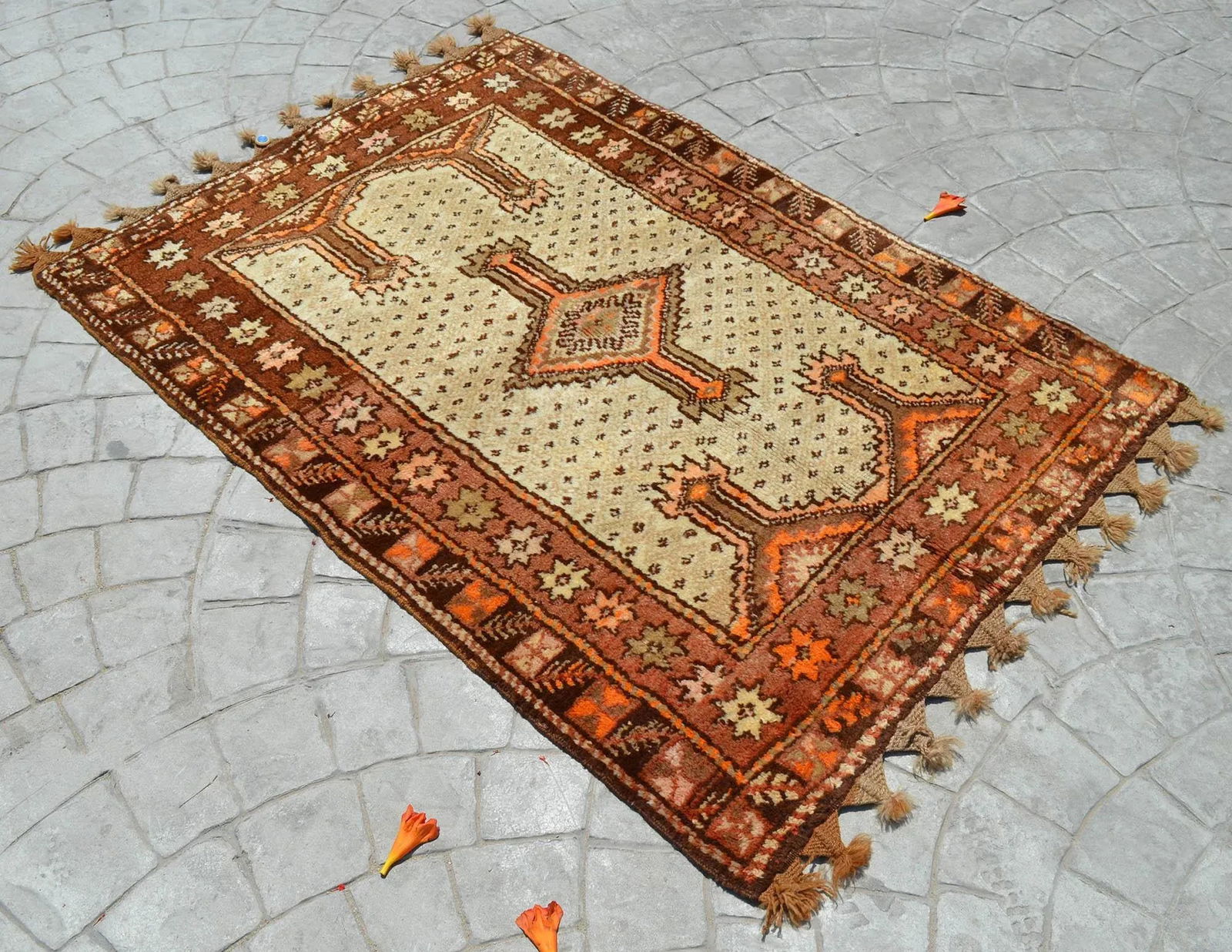 Handmade Turkish Tribal Rug. Neutral Colors Petite Rug - 3'6" X 4'11" - 3