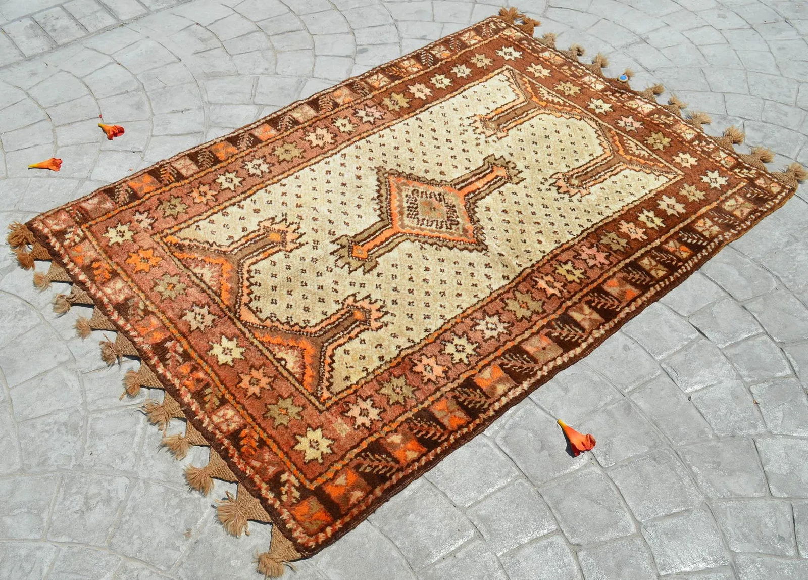 Handmade Turkish Tribal Rug. Neutral Colors Petite Rug - 3'6" X 4'11" - 5