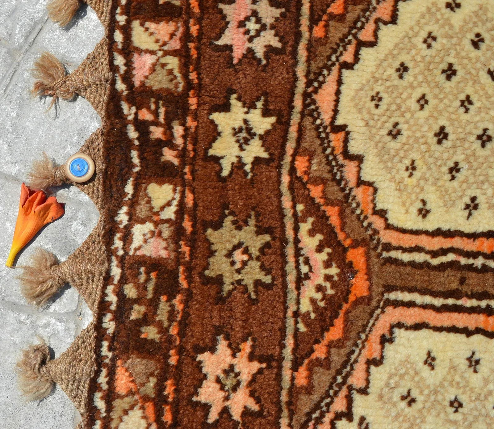 Handmade Turkish Tribal Rug. Neutral Colors Petite Rug - 3'6" X 4'11" - 7