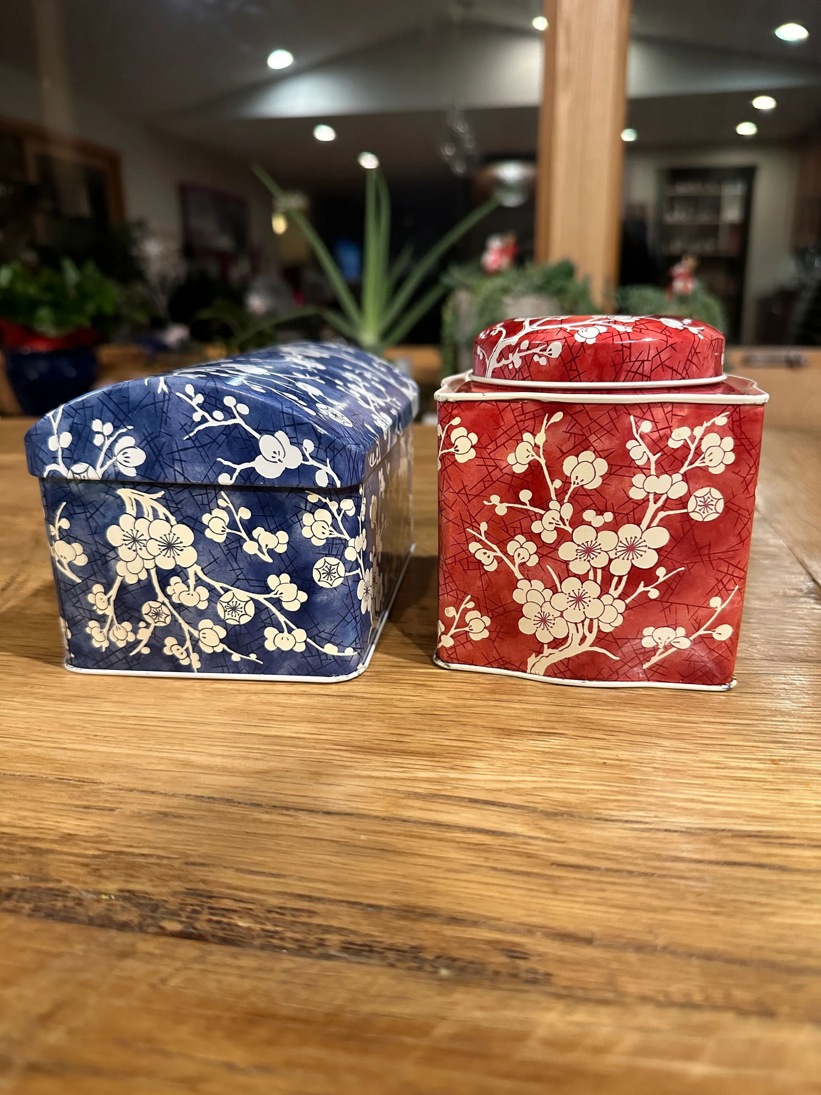 1970s Daher Vintage Blue and Red Floral Tea Tin Canisters Long Island Made in England - 3