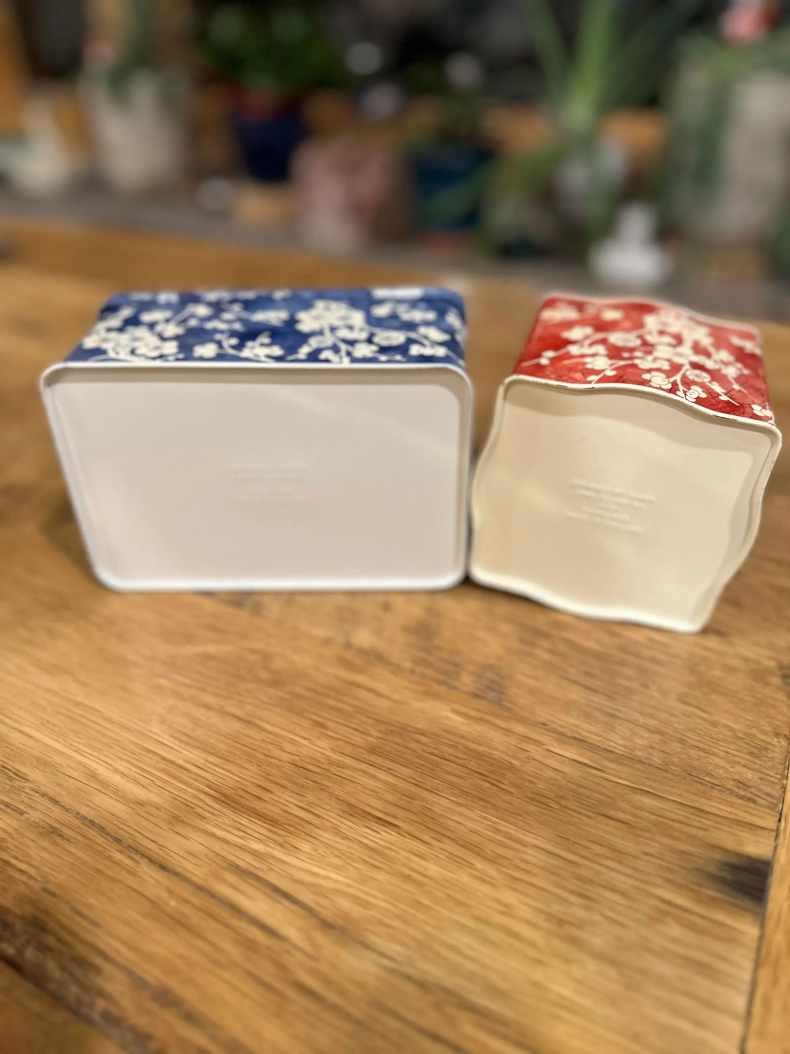 1970s Daher Vintage Blue and Red Floral Tea Tin Canisters Long Island Made in England - 4