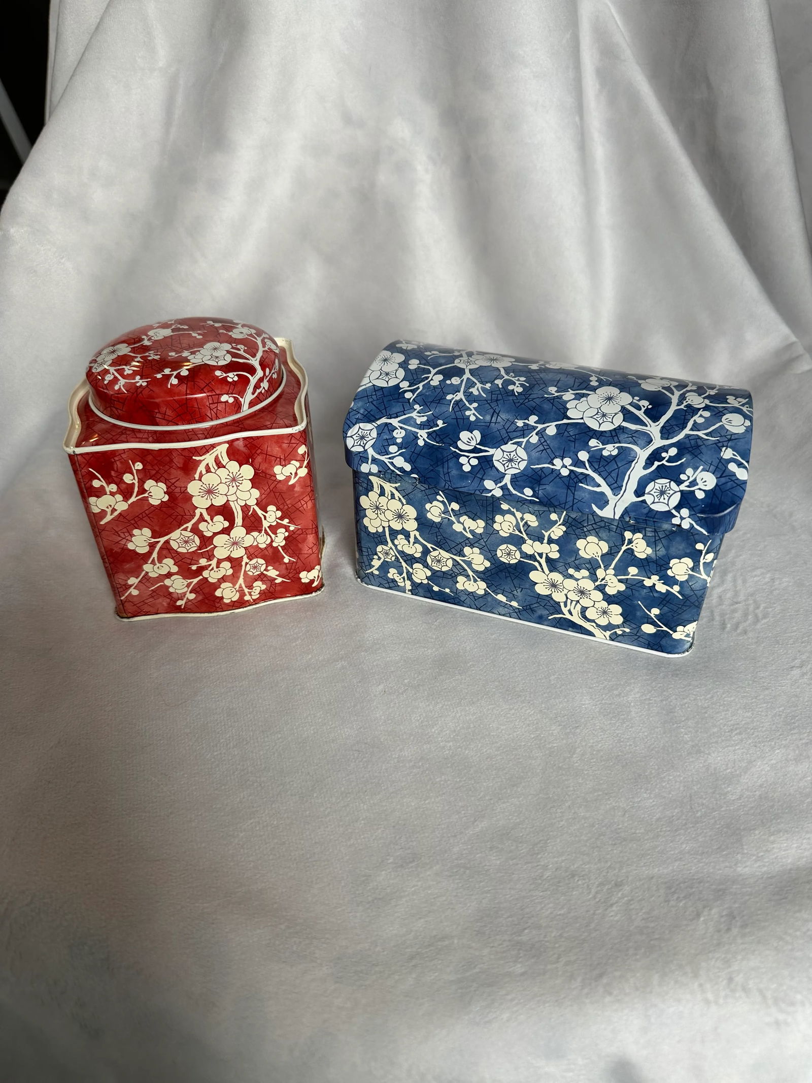 1970s Daher Vintage Blue and Red Floral Tea Tin Canisters Long Island Made in England - 8