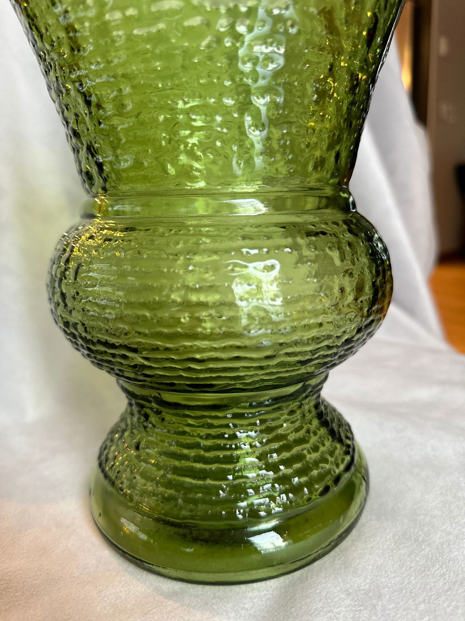 1970s Large Anchor Hocking Soreno Green Ripple Texture Glass Vase - 2