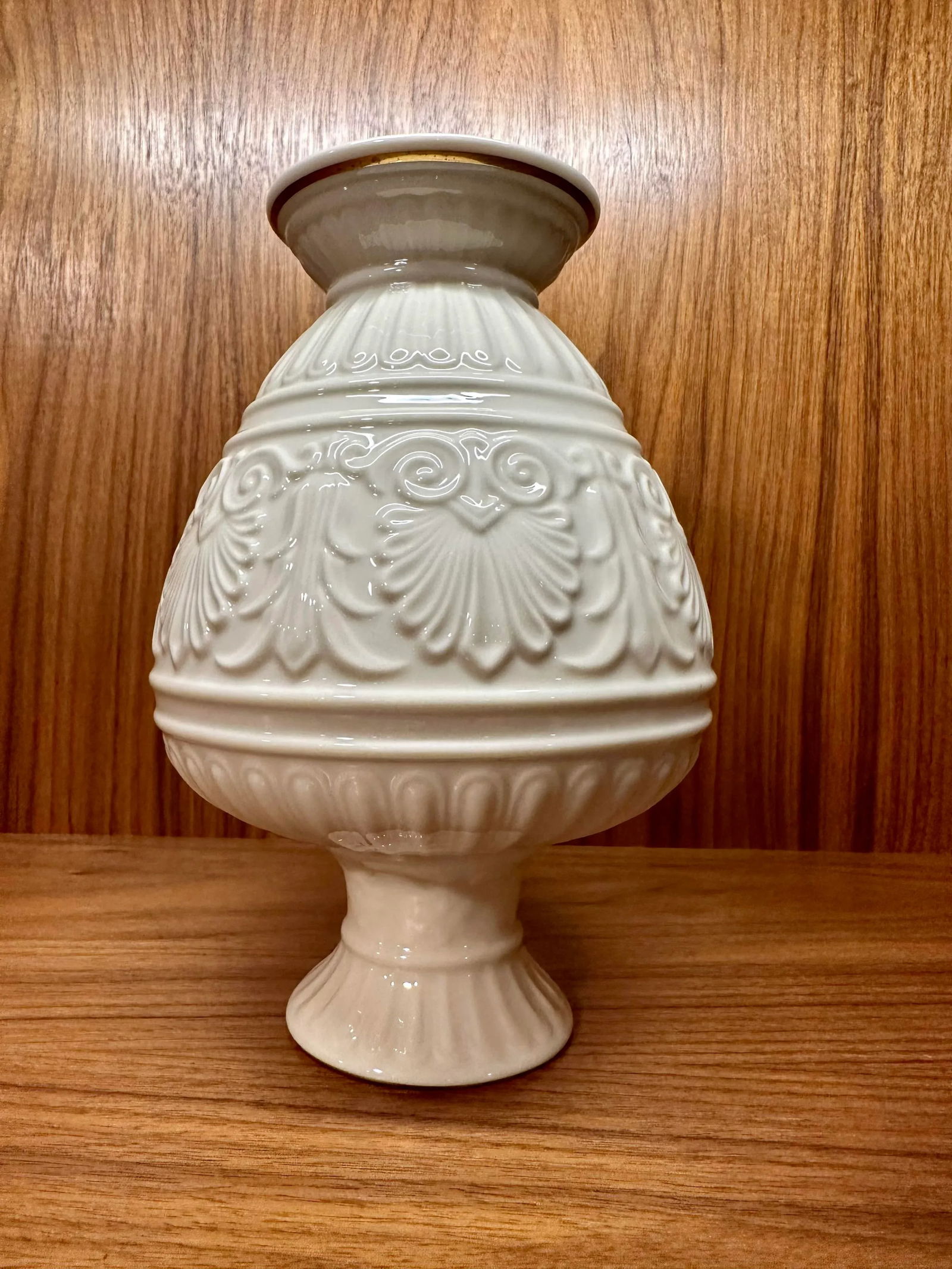 Lenox Athenian Collection Vase Gold Trim - 3