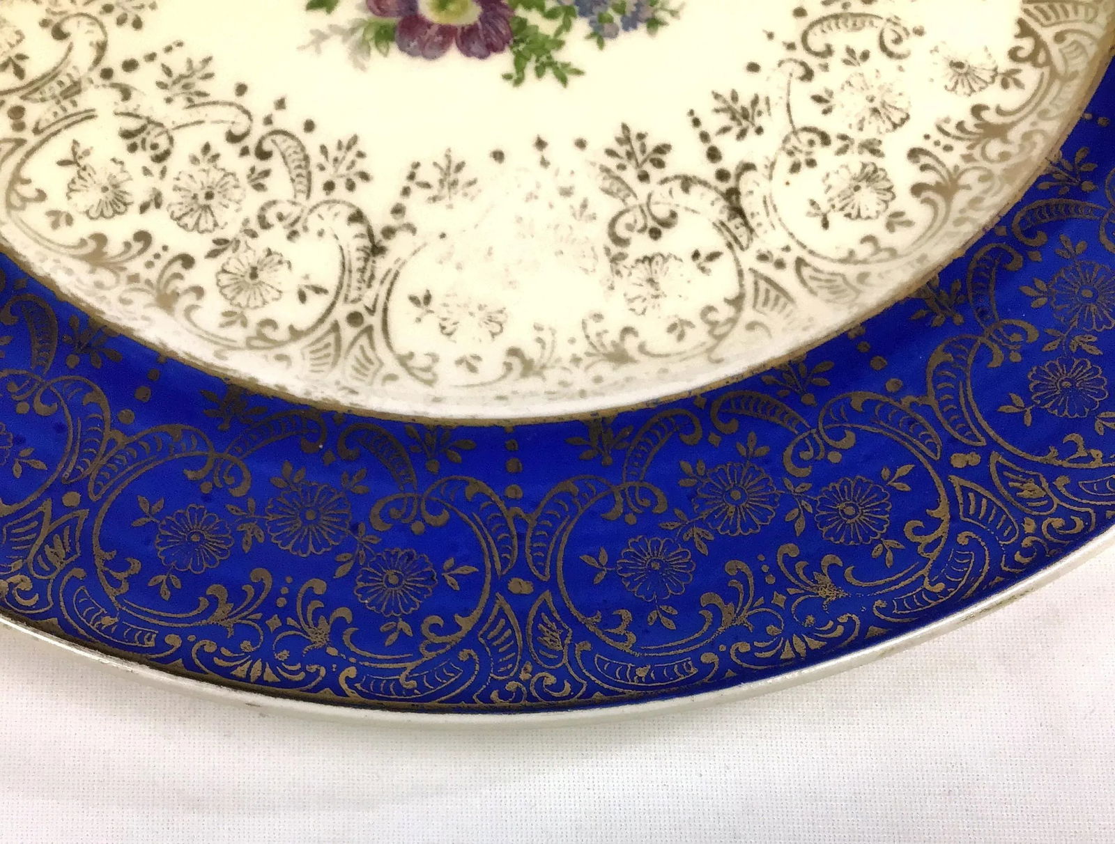 Red and Blue Border with Floral and 22k Gold Plates - a Pair - 5