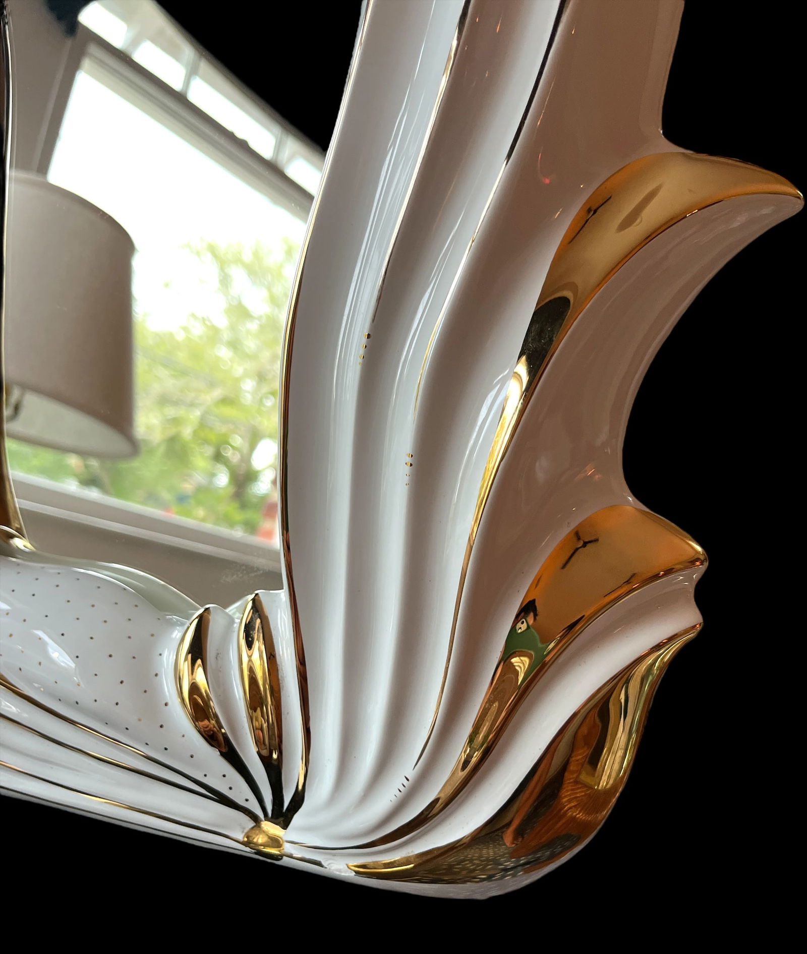 Italian 1960s White Porcelain Flame Mirror With 24k Gold Gilt Oro Zecchino Decoration Flourishes - 5