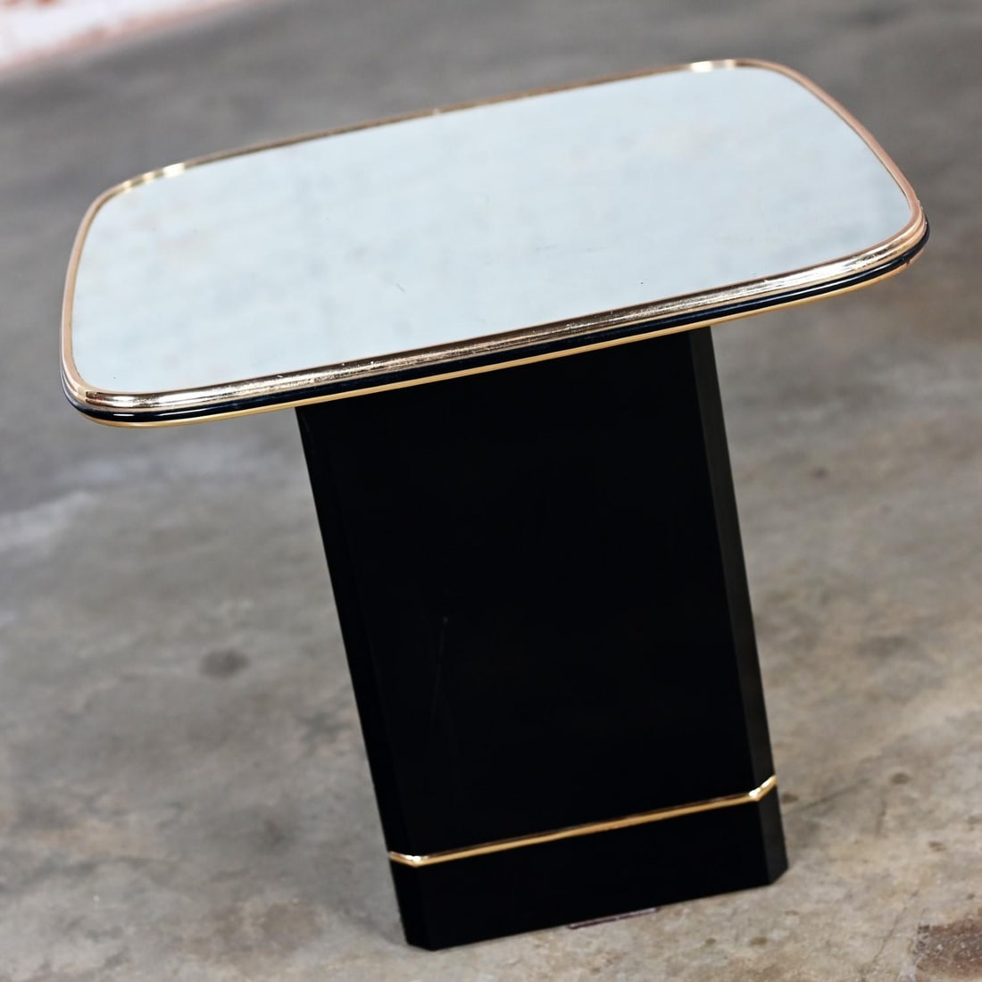 Late 20th Century Postmodern End or Side Table With Mirror Top & Black Laquered Pedestal Base - 7
