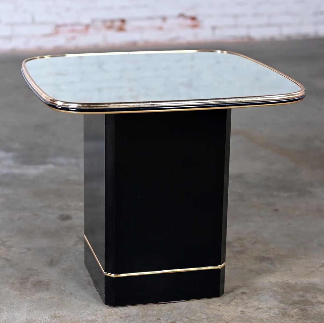 Late 20th Century Postmodern End or Side Table With Mirror Top & Black Laquered Pedestal Base - 9
