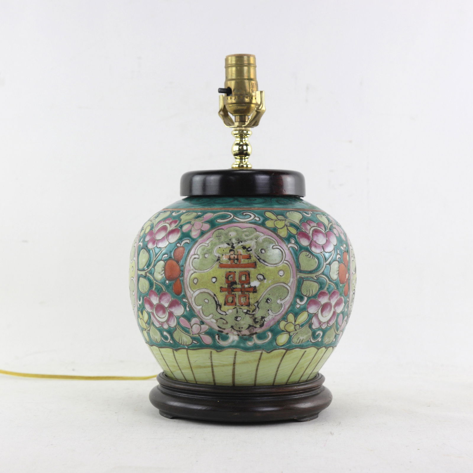 Table Lamp Made of Chinese Early 20th Century Famille Rose Double Happiness Vase - 10
