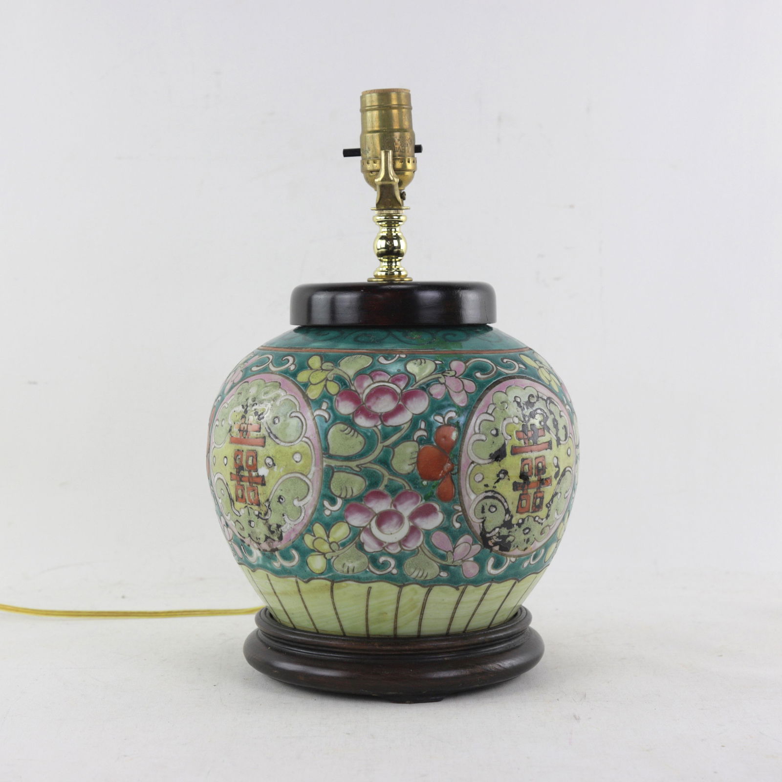 Table Lamp Made of Chinese Early 20th Century Famille Rose Double Happiness Vase - 3