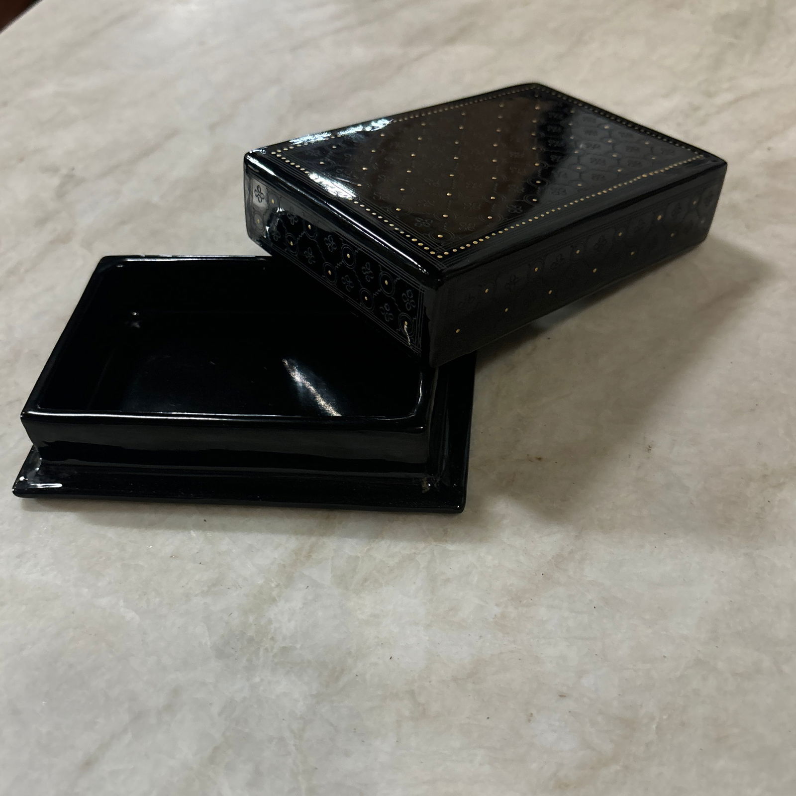 Small Black Lacquer Floral Pattern Box - 5