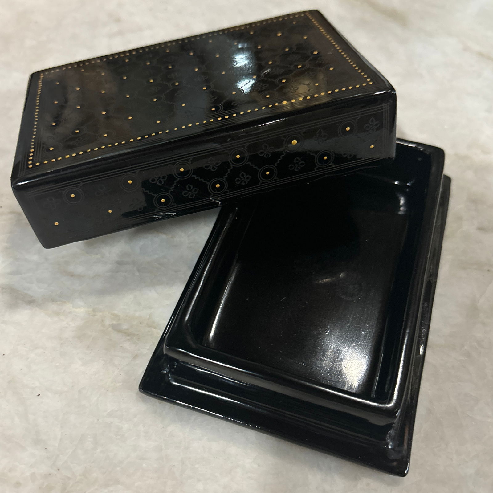 Small Black Lacquer Floral Pattern Box - 8