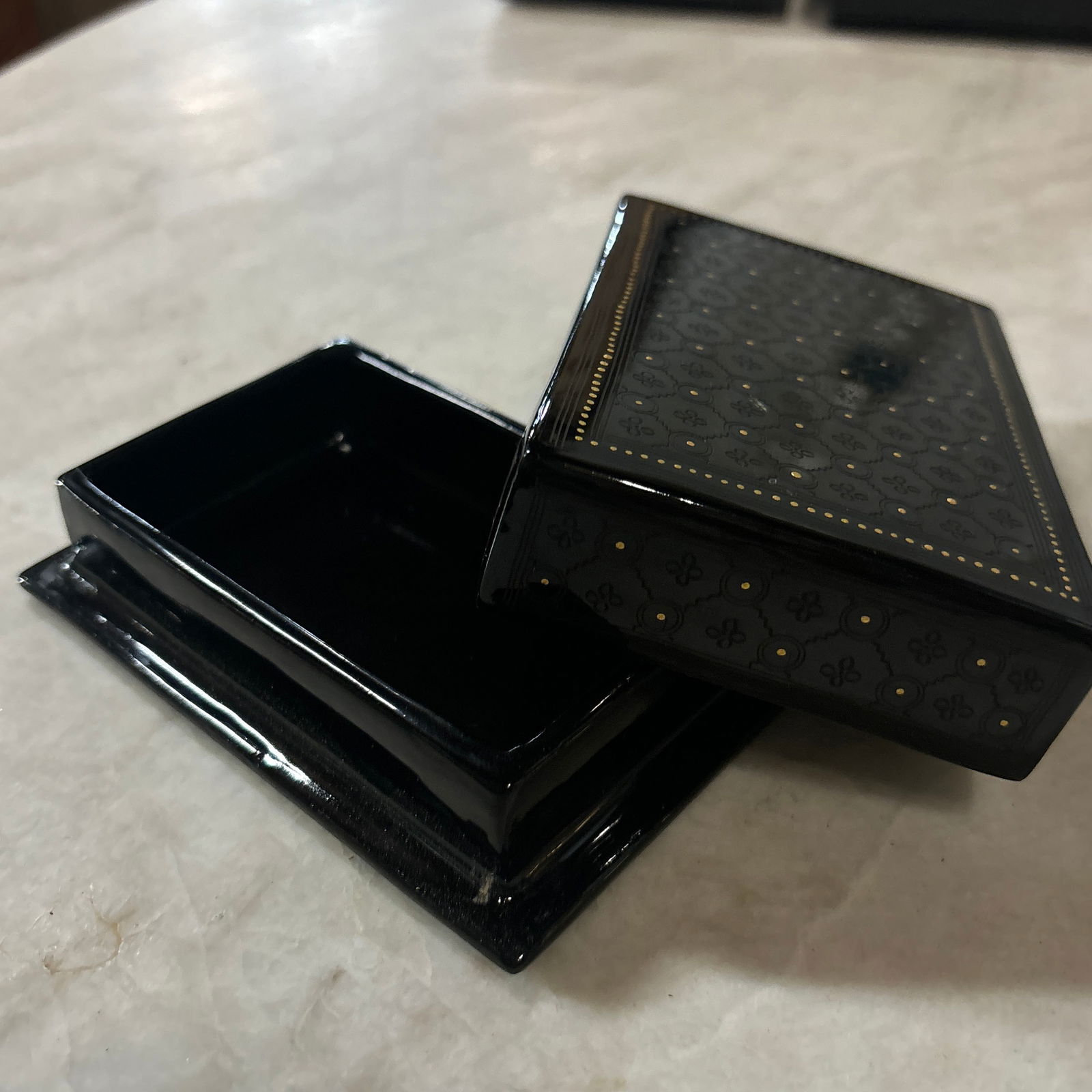 Small Black Lacquer Floral Pattern Box - 9