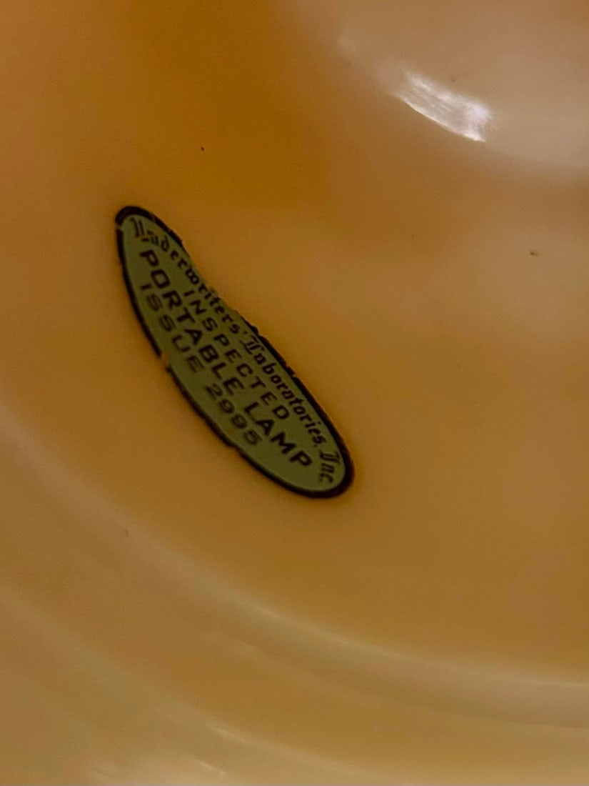 Vintage 1930s Aladdin Co. Alacite Glass Peach Lustreware Table Lamp - 10