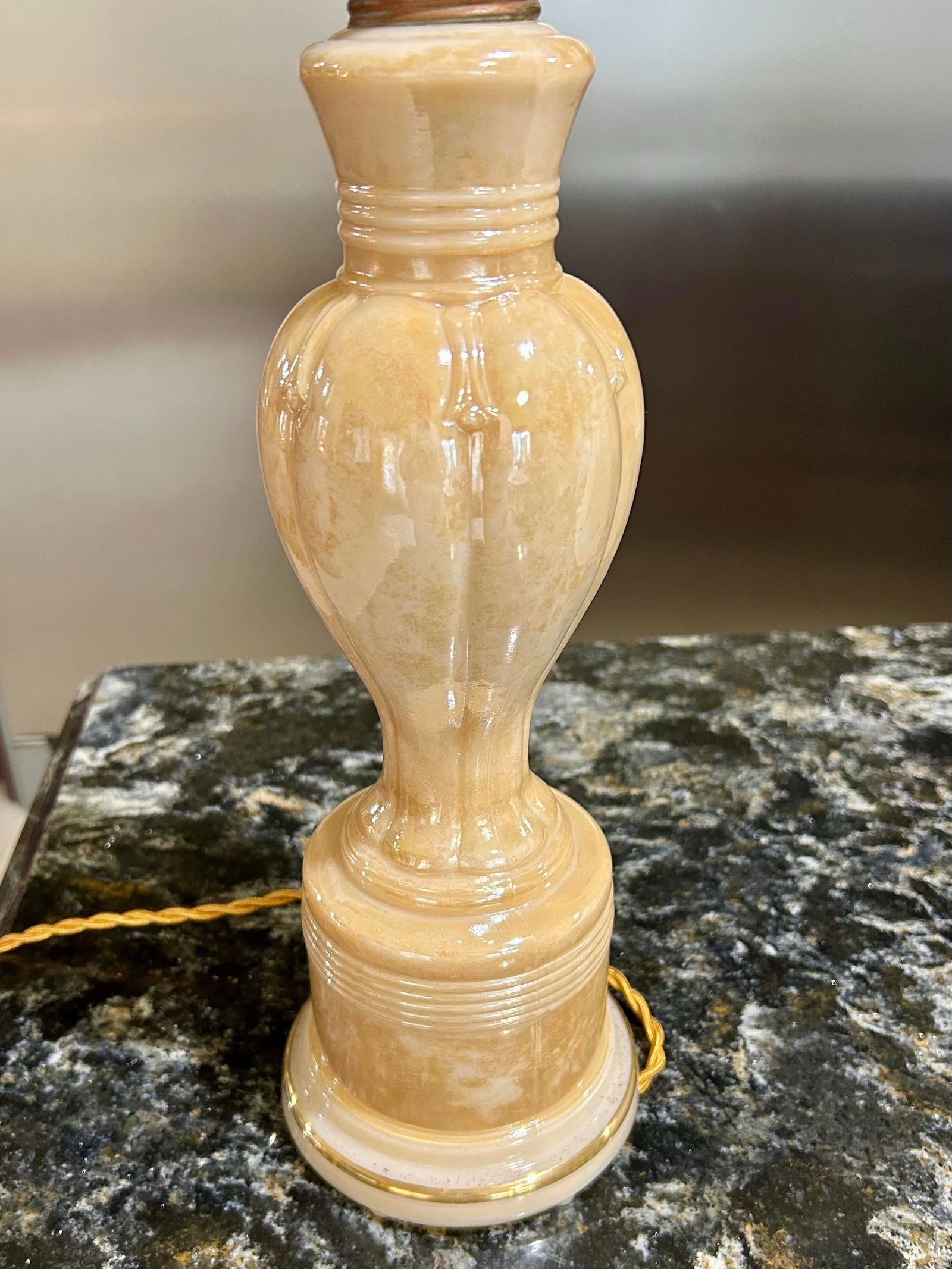 Vintage 1930s Aladdin Co. Alacite Glass Peach Lustreware Table Lamp - 4