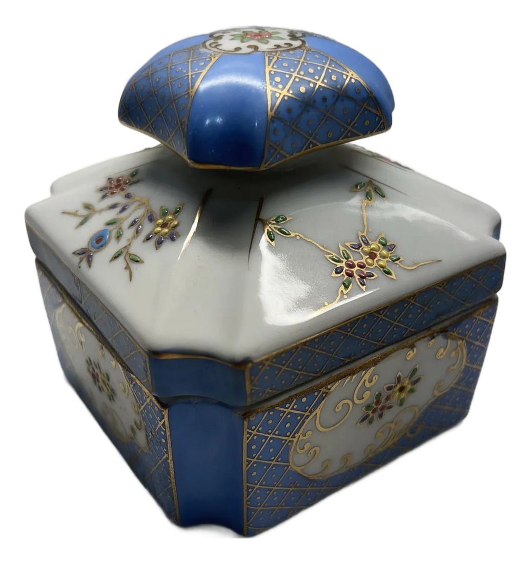 Porcelain Lidded Vanity Box (1 of 9)