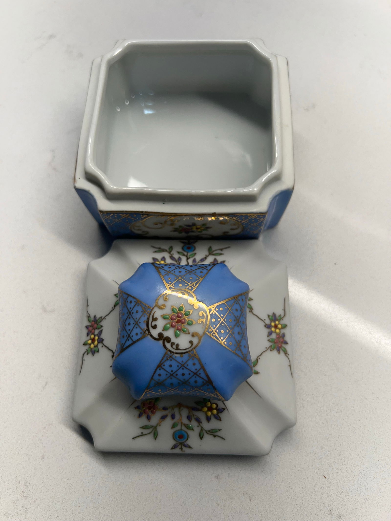 Porcelain Lidded Vanity Box - 3