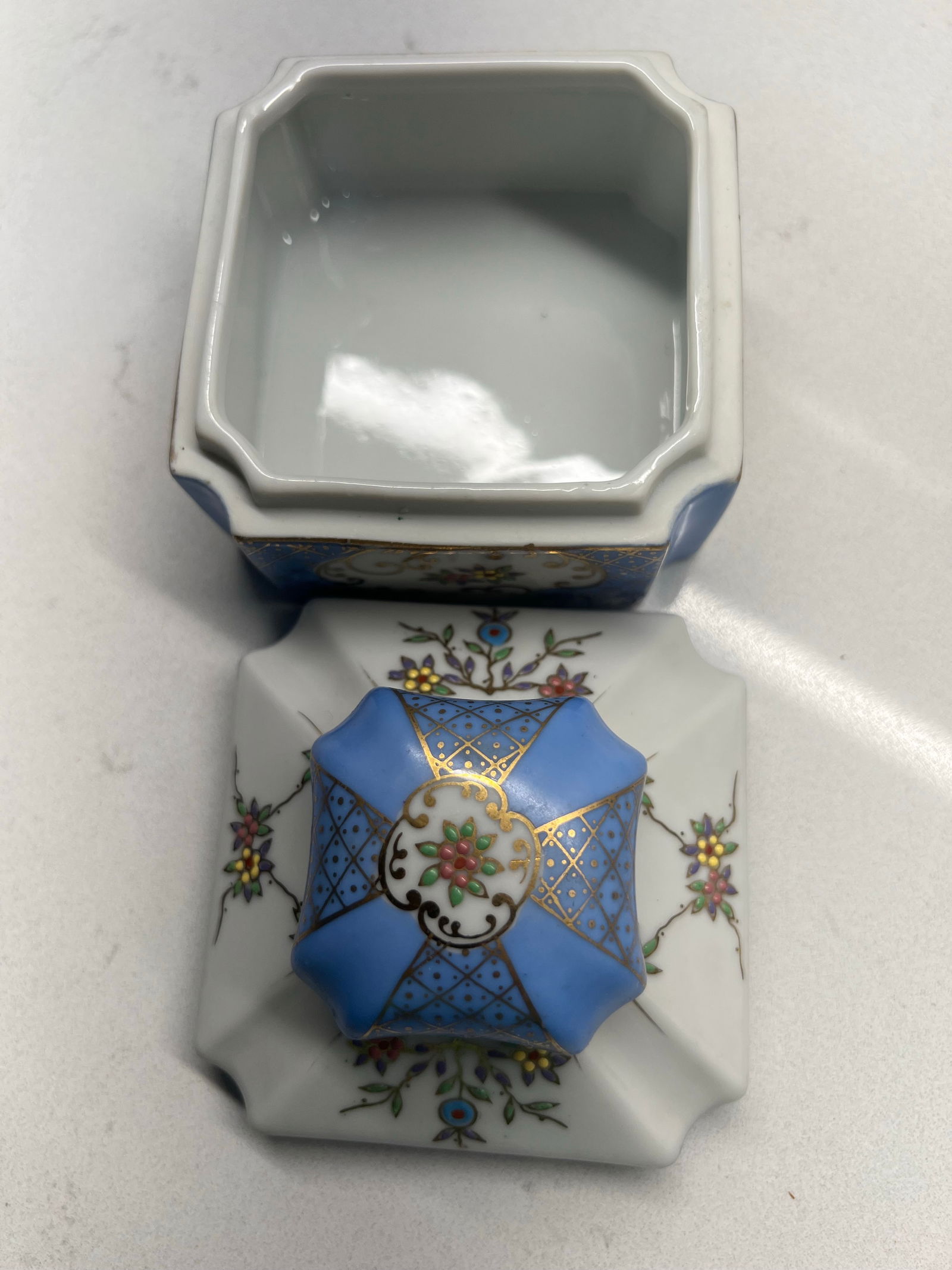 Porcelain Lidded Vanity Box - 4