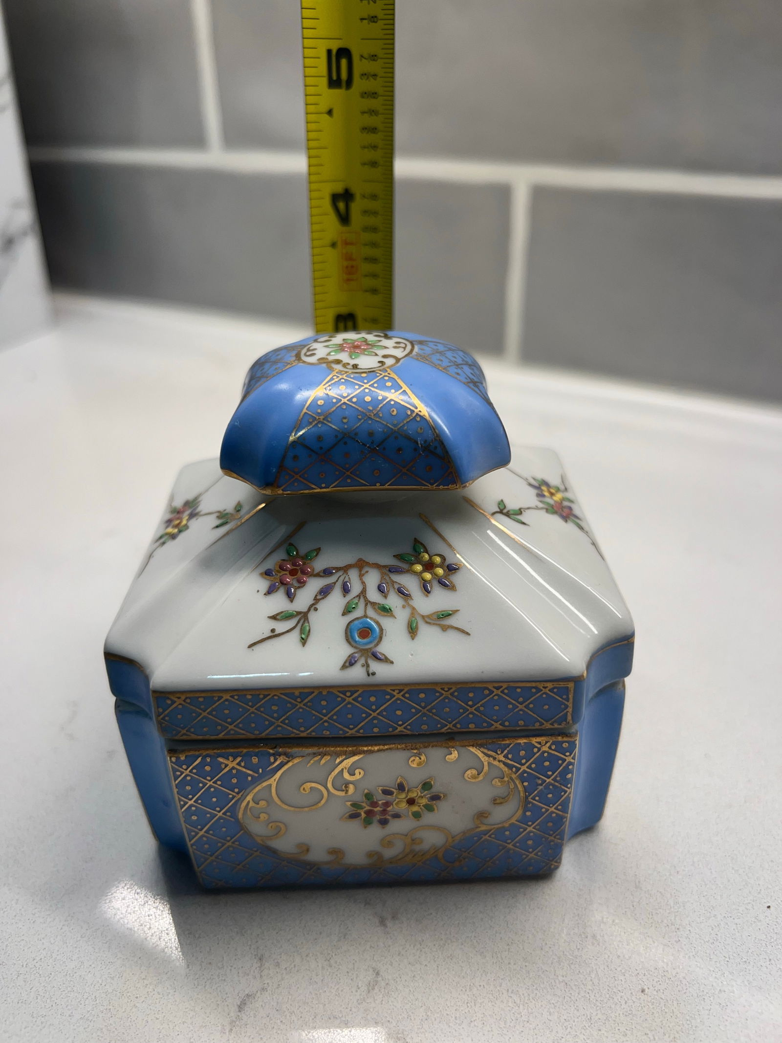 Porcelain Lidded Vanity Box - 6