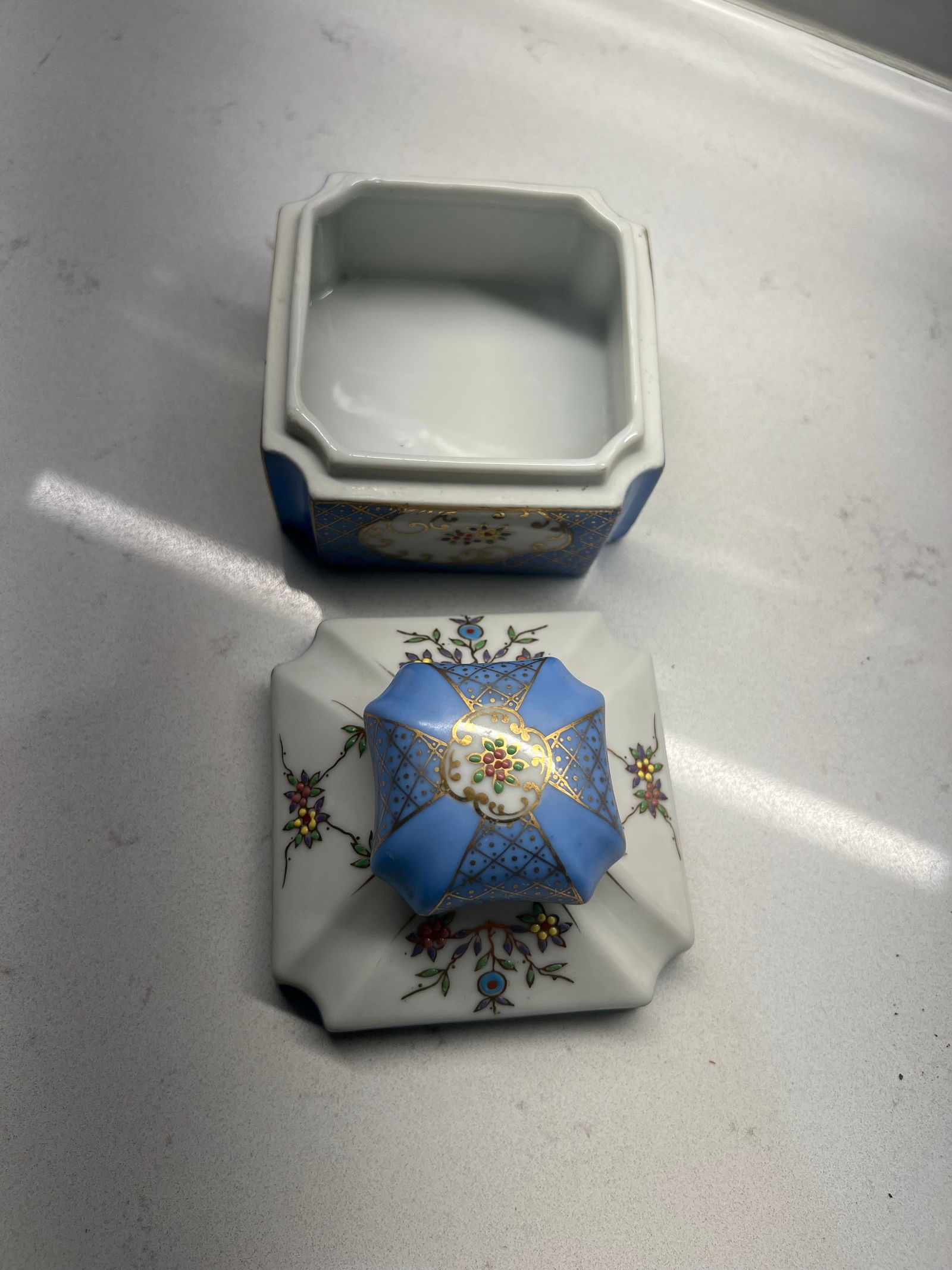 Porcelain Lidded Vanity Box - 8