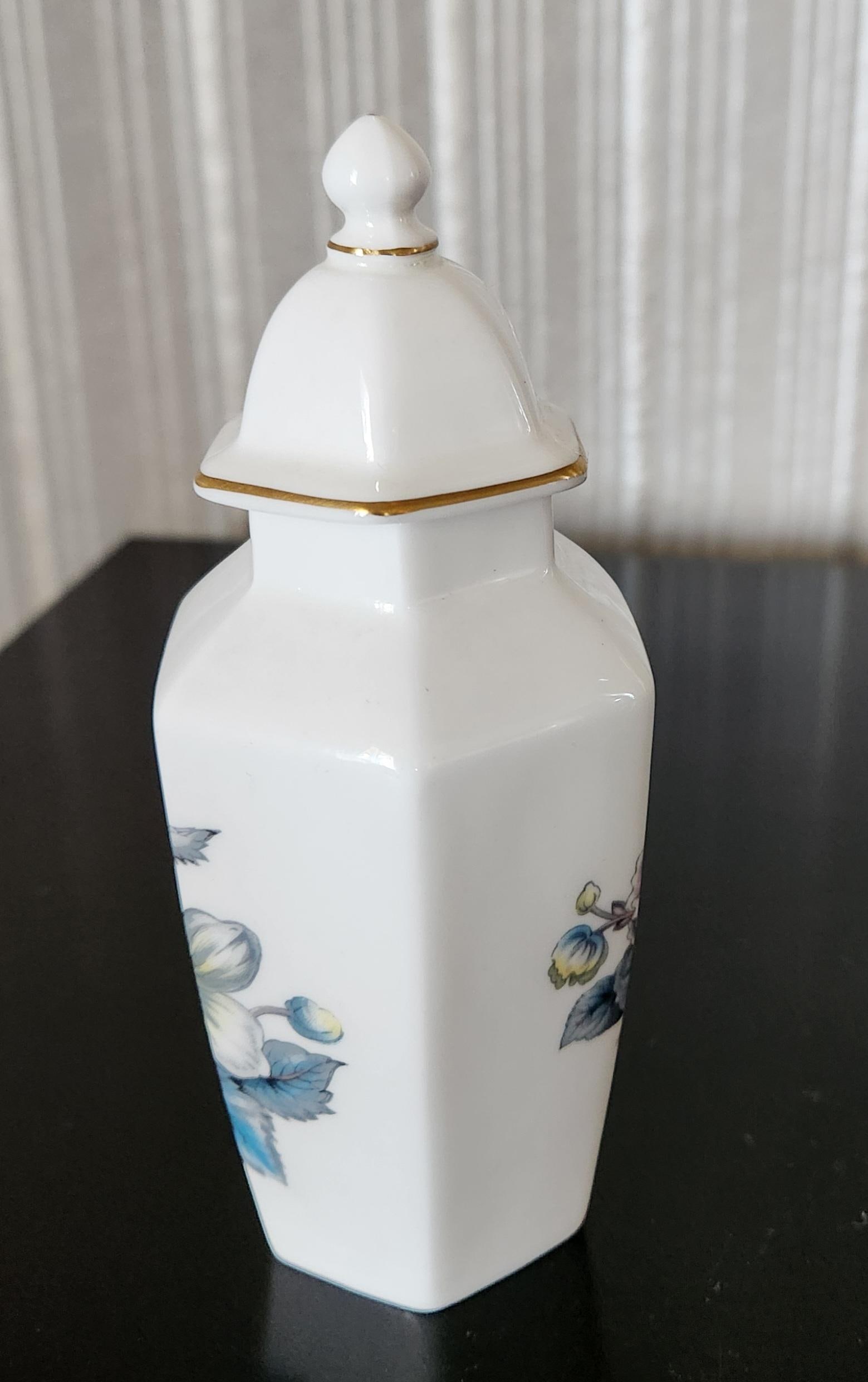 1970s Royal Worcester Bone China Petite Ginger Jar - 3