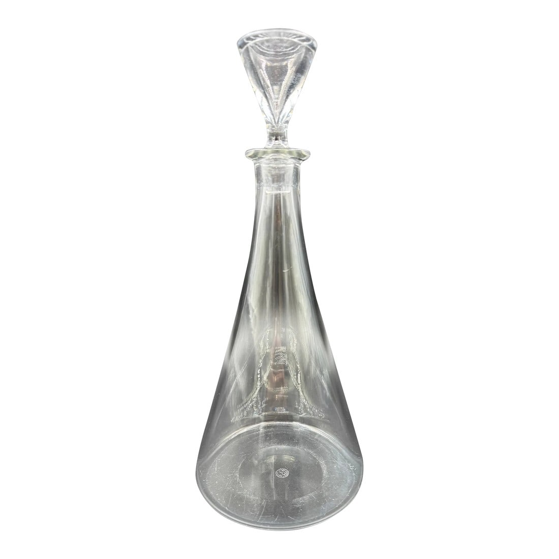 Mid 20th Century Baccarat Crystal Decanter: This Baccarat crystal decanter features a sleek, tapered design with a beautifully cut stopper, showcasing the brand's signature elegance and craftsmanship. Made from fine French crystal, it exudes ti