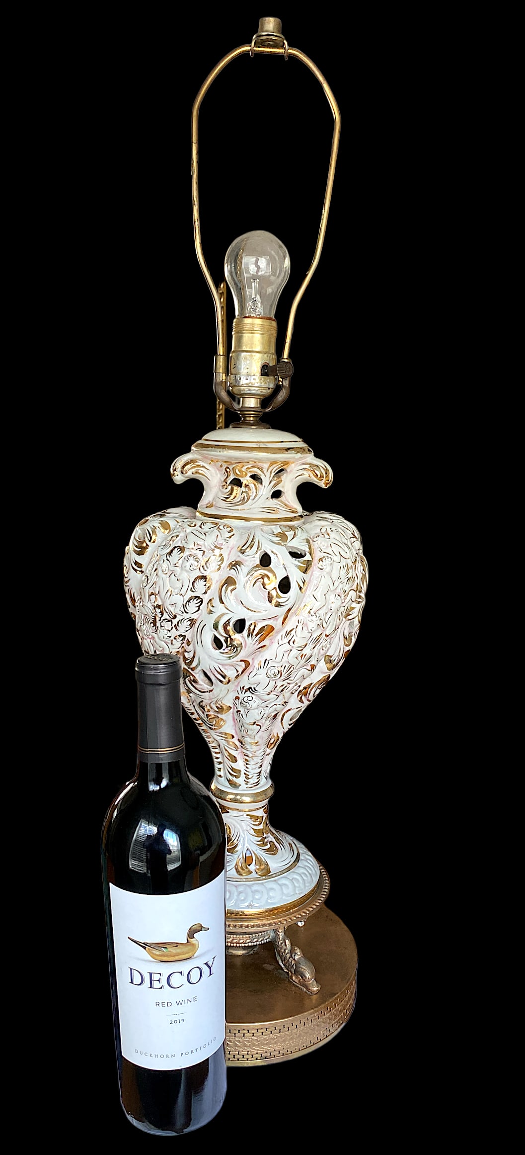 1950's White and Gold Reticulated Porcelain Capodimonte Cherubs and Brass Dolphins Lamp - 2