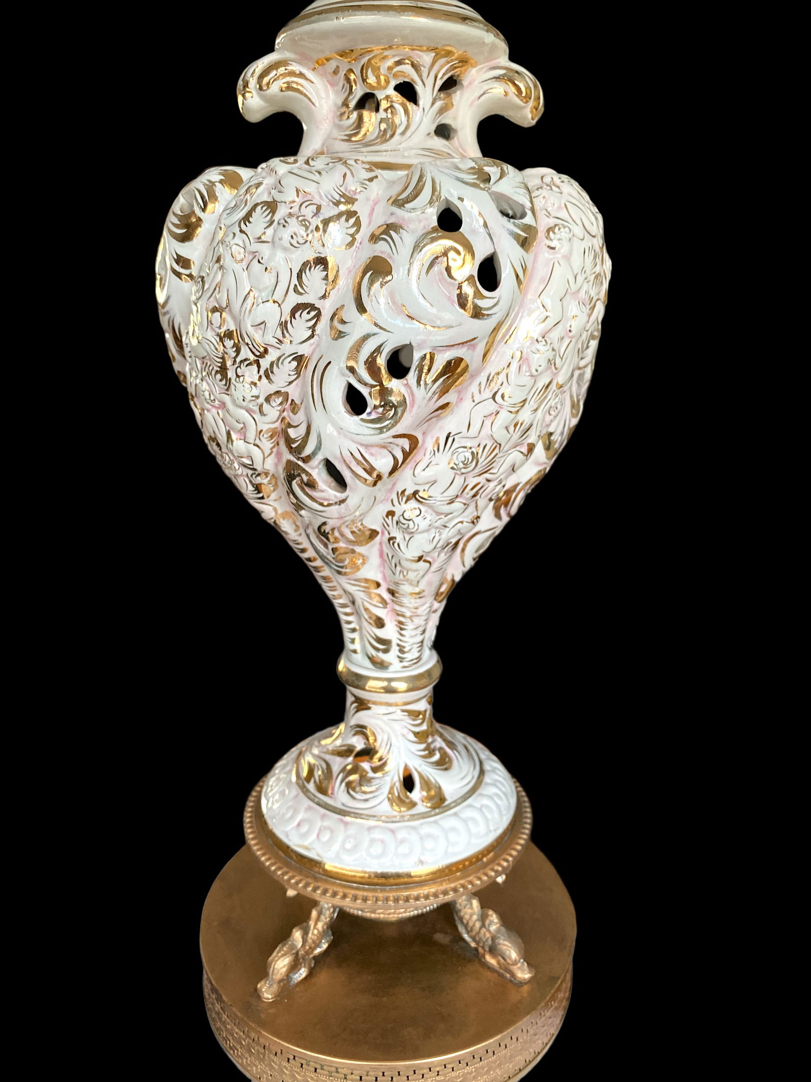 1950's White and Gold Reticulated Porcelain Capodimonte Cherubs and Brass Dolphins Lamp - 3