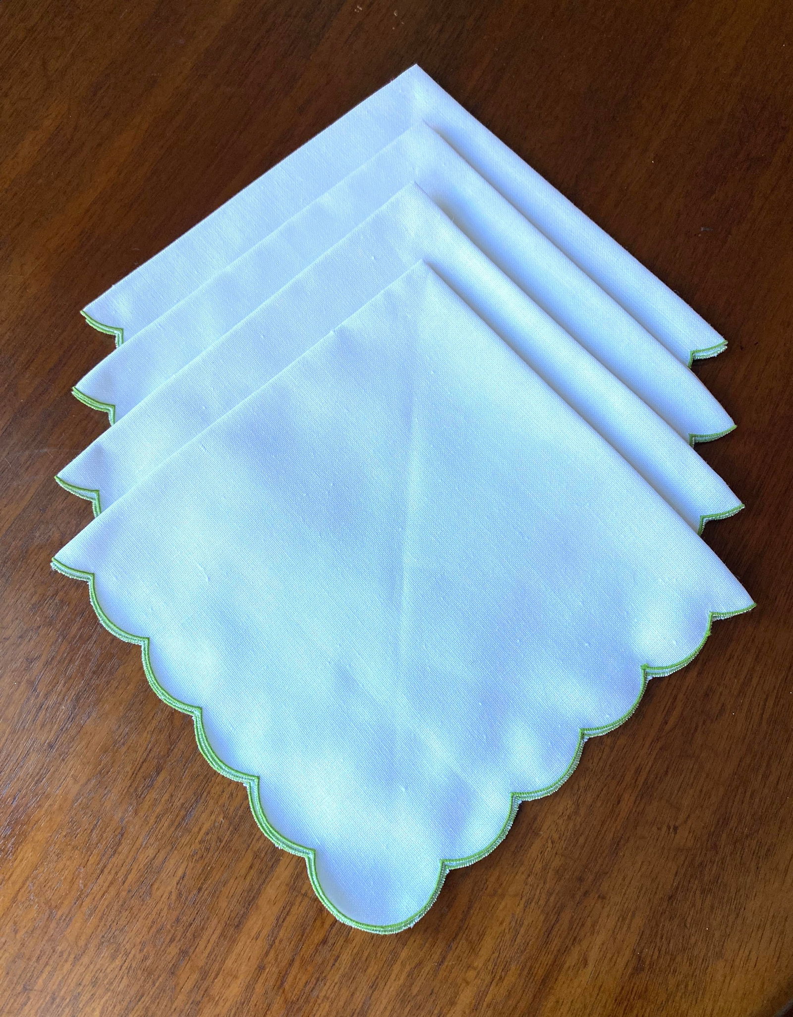 White Linen Scalloped Linen Cloth Napkins With Vivid Green Trim - Set of 4 - 3