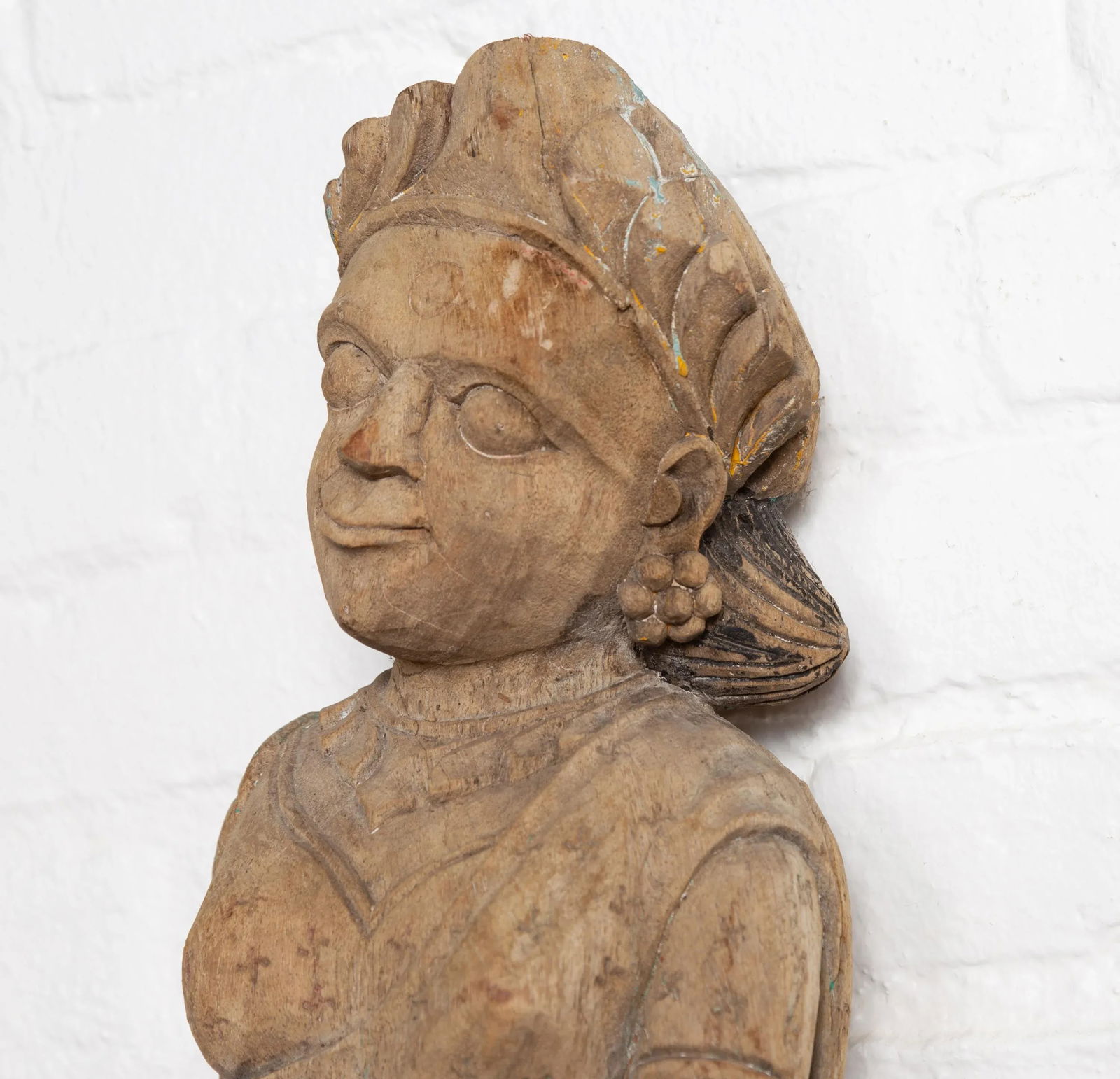 Antique Indian Gujarat Hand Carved Temple Carving Statue Depicting a Woman - 10