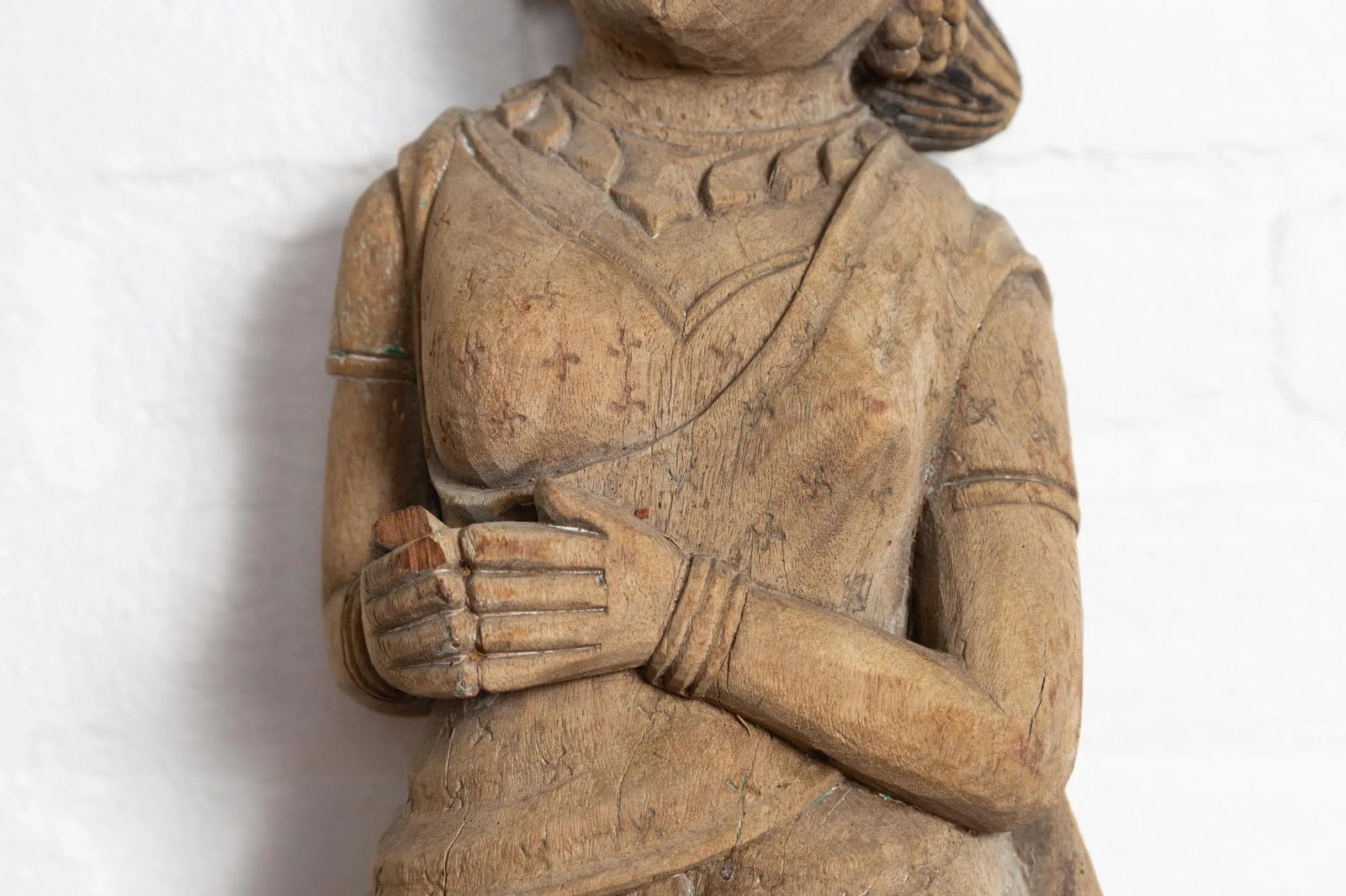 Antique Indian Gujarat Hand Carved Temple Carving Statue Depicting a Woman - 8
