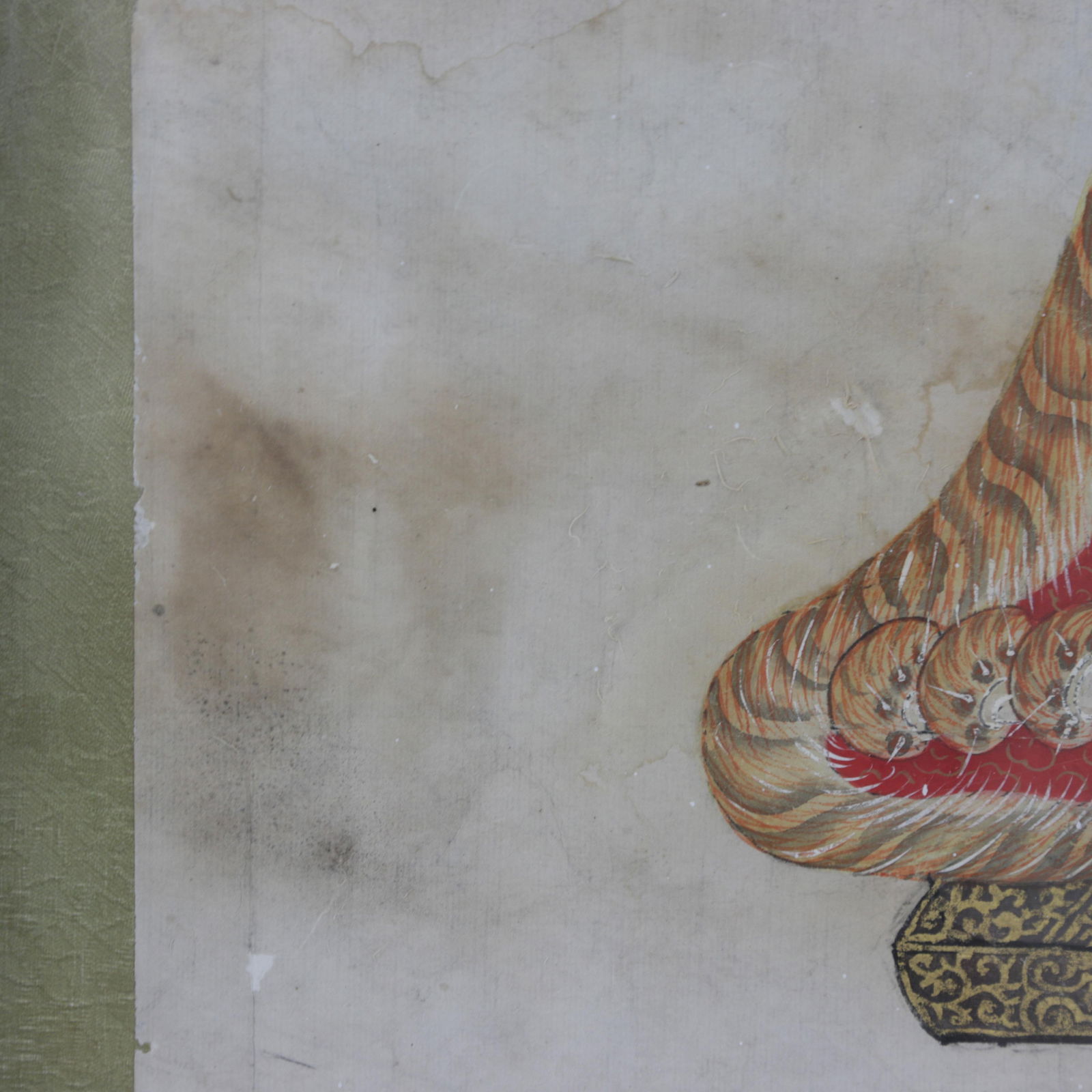 Large Framed Mid-Qing Dynasty Chinese Meticulous Ancestor Portrait Painting in Red - 8