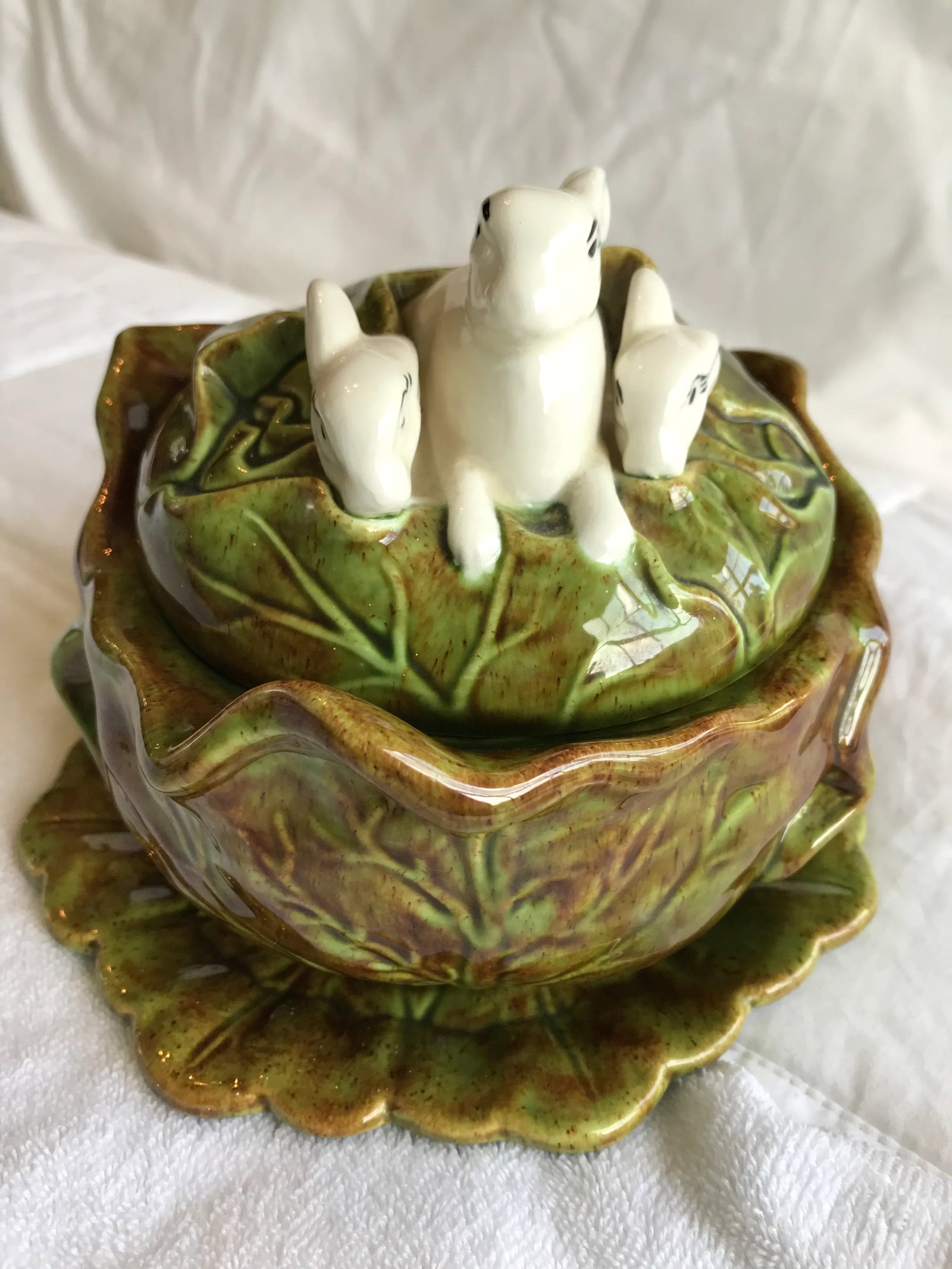 Mid 20th Century Holland Mold Bunny Covered Bowl With Underplate - 13