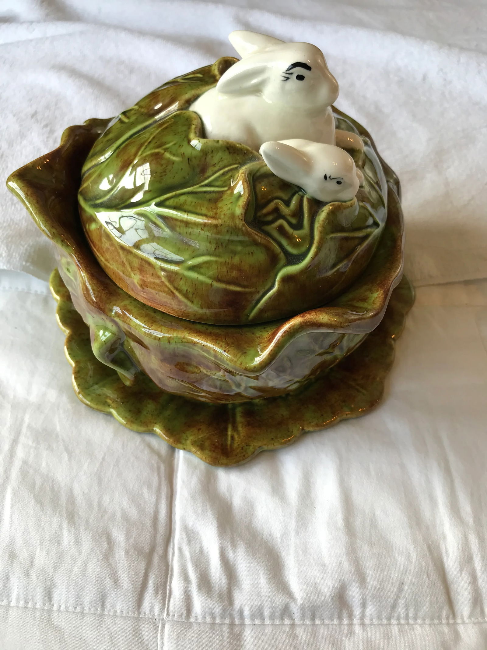 Mid 20th Century Holland Mold Bunny Covered Bowl With Underplate - 3