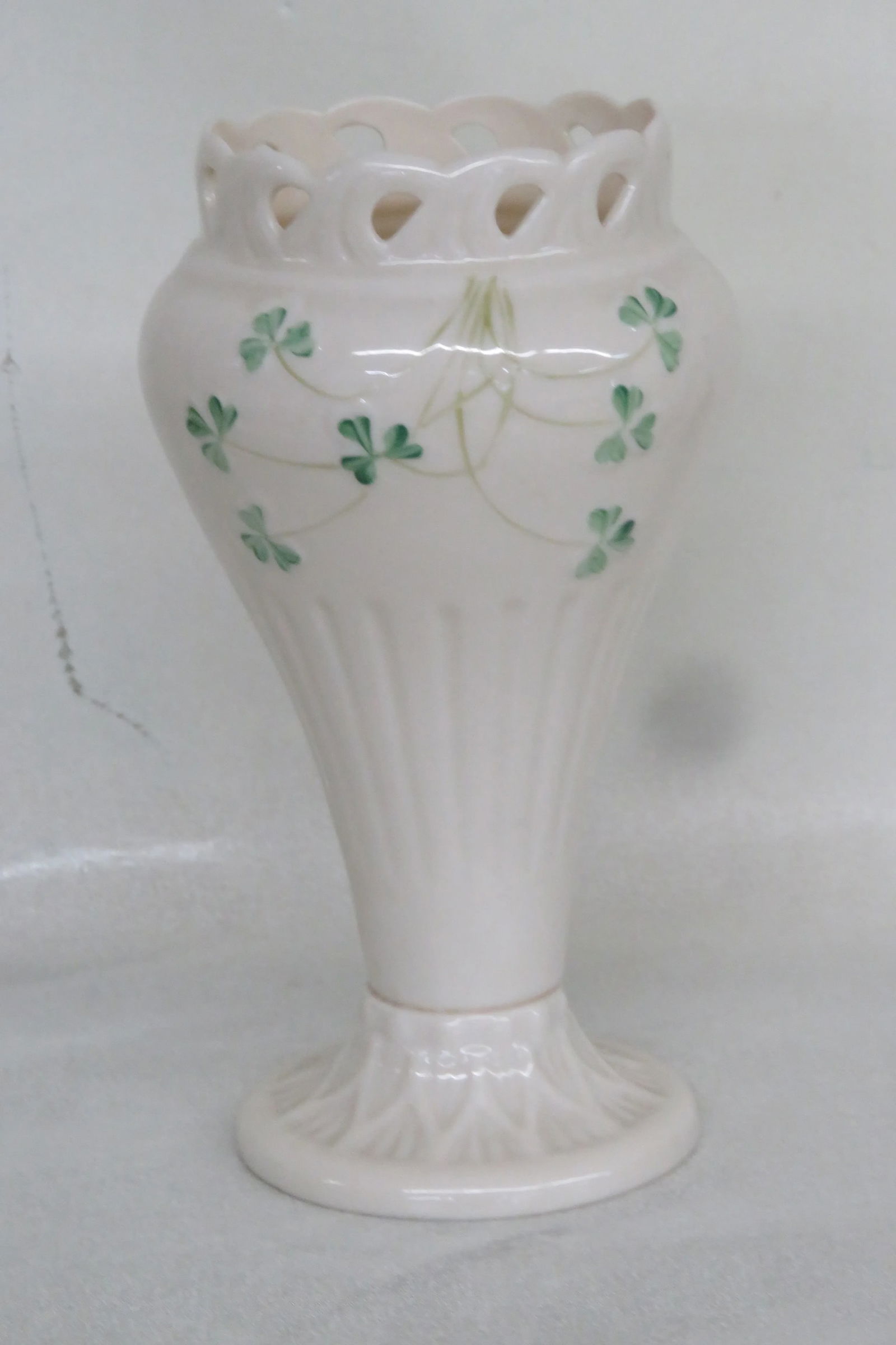 Belleek Ireland Porcelain Shamrock Tall Scalloped Vase 4395b - 10