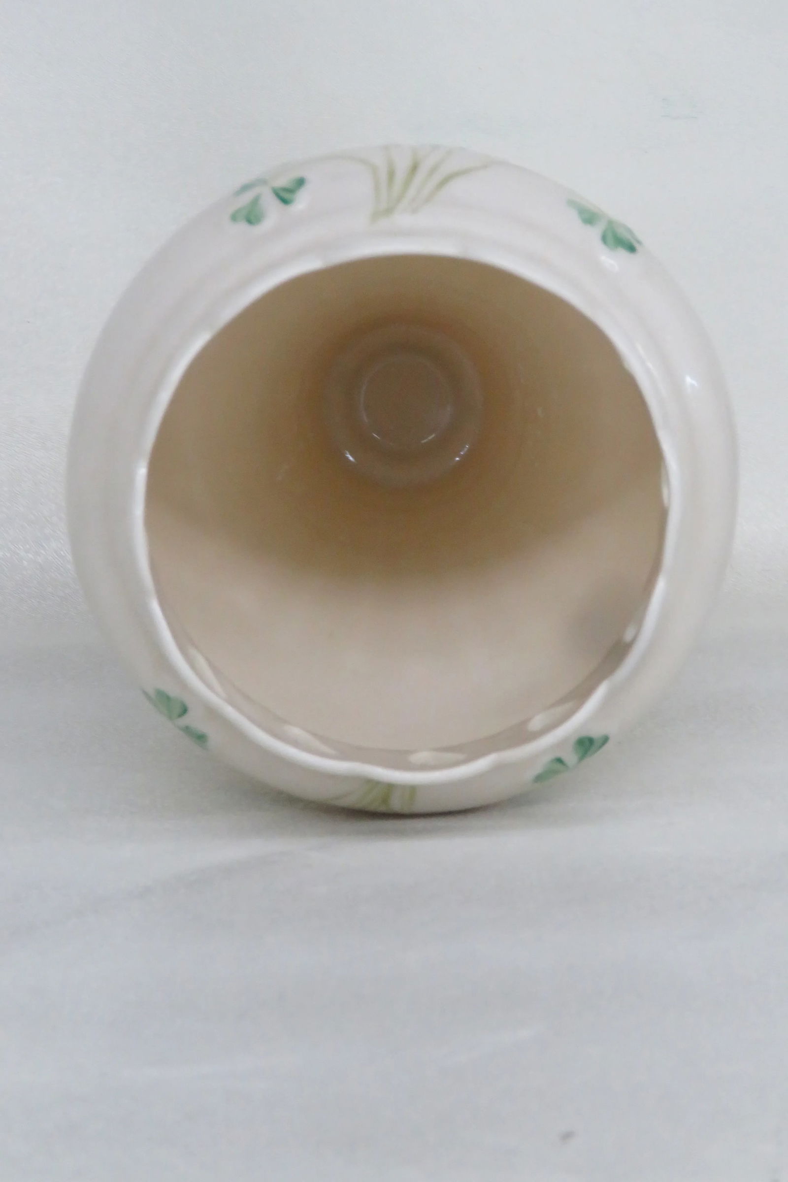 Belleek Ireland Porcelain Shamrock Tall Scalloped Vase 4395b - 7